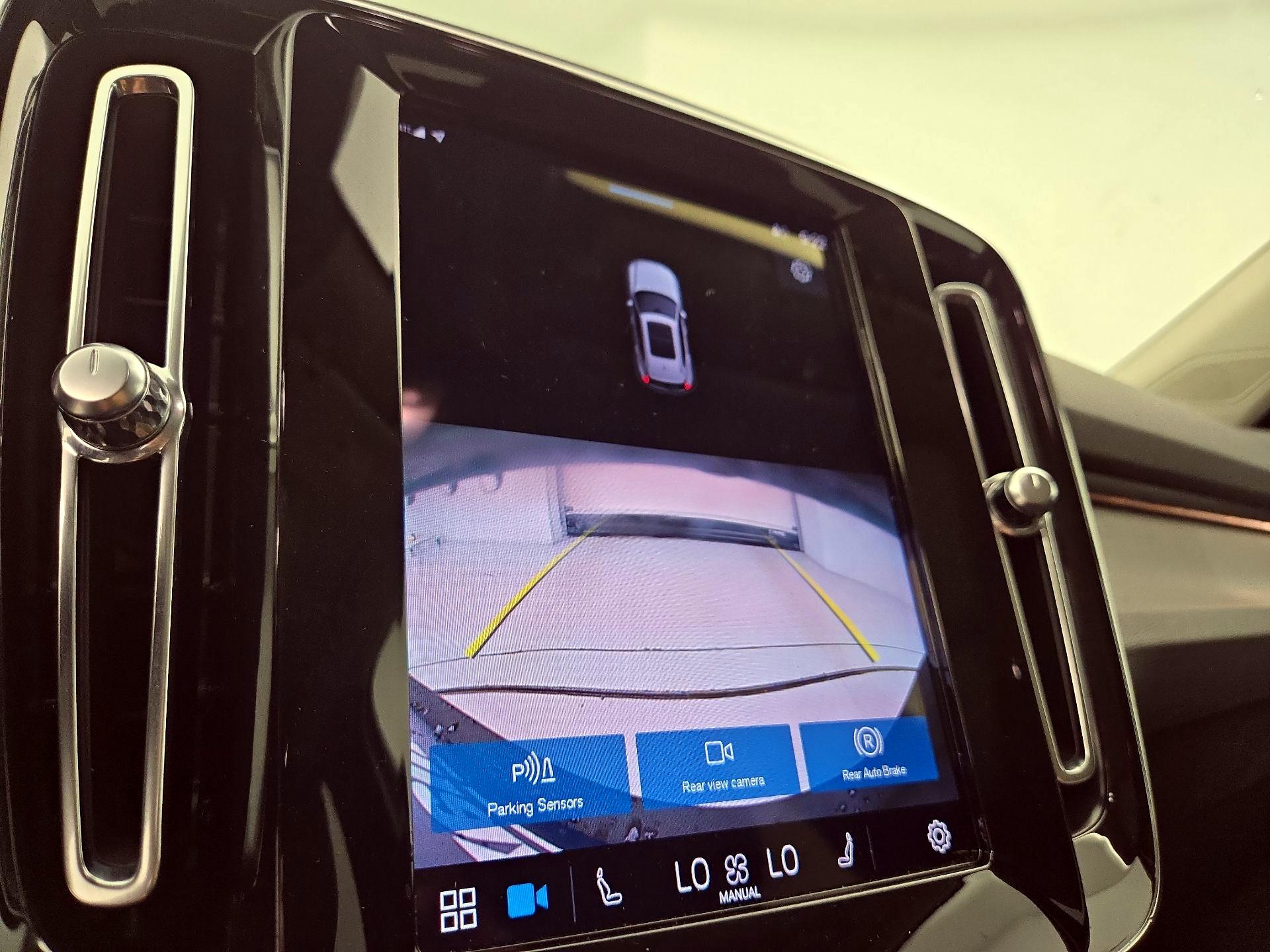 Thumbnail: 2023 Volvo XC40 - 15