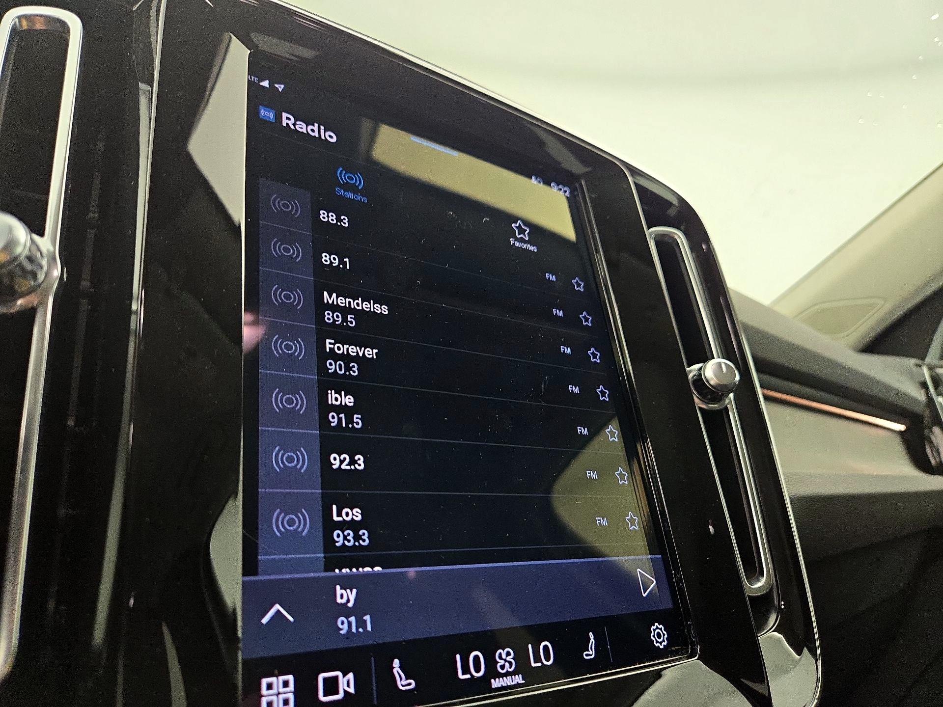 Thumbnail: 2023 Volvo XC40 - 16