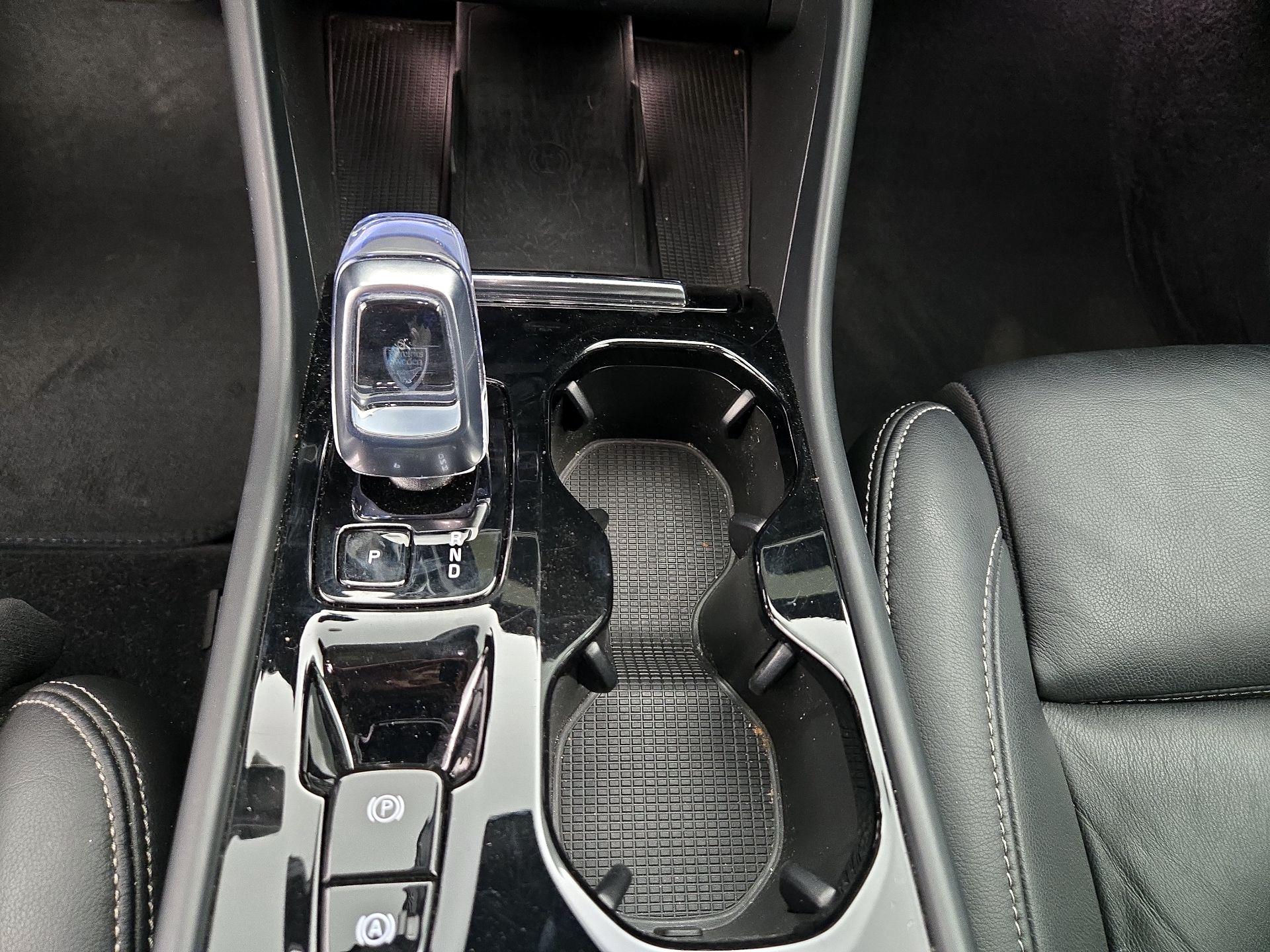 Thumbnail: 2023 Volvo XC40 - 18