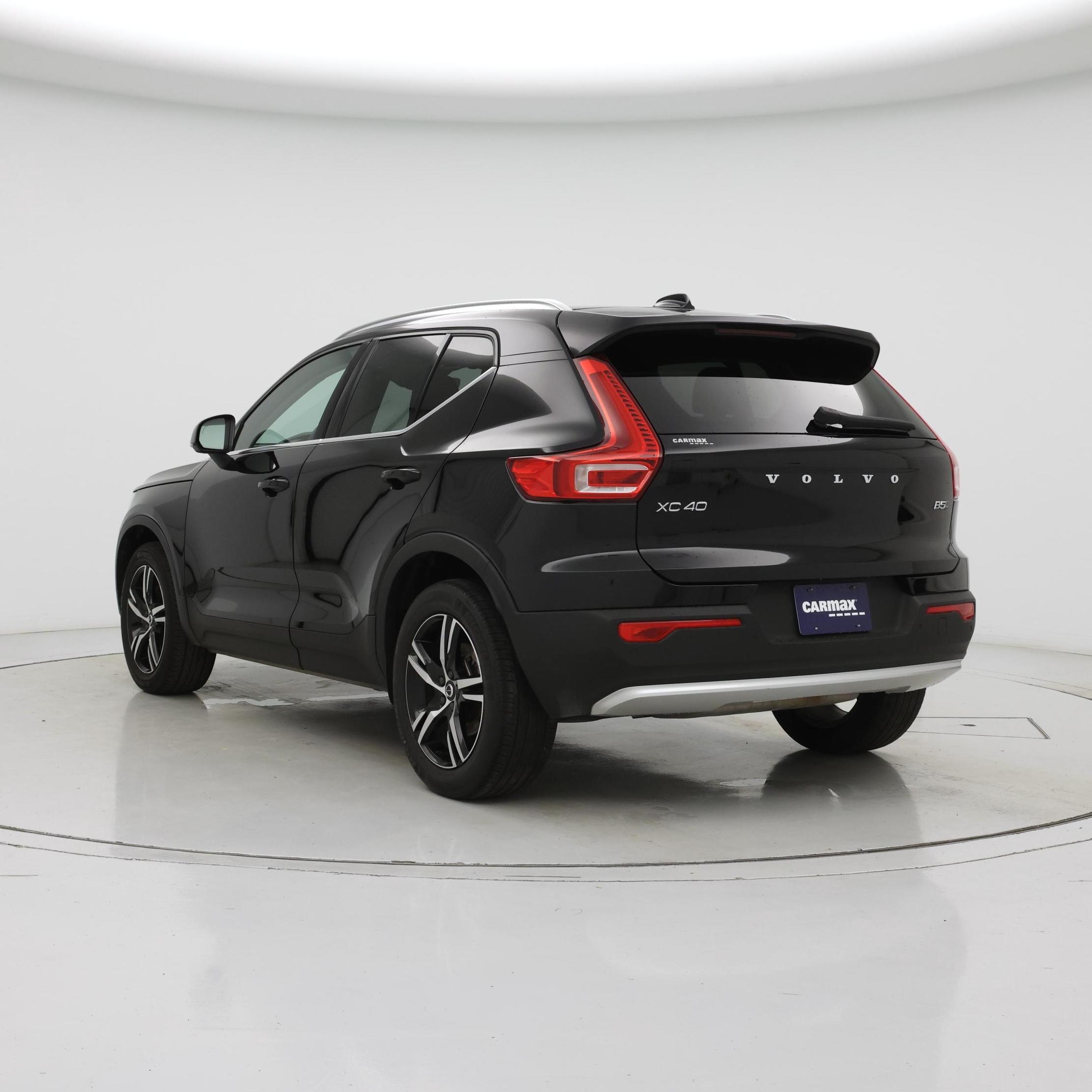 Thumbnail: 2023 Volvo XC40 - 2