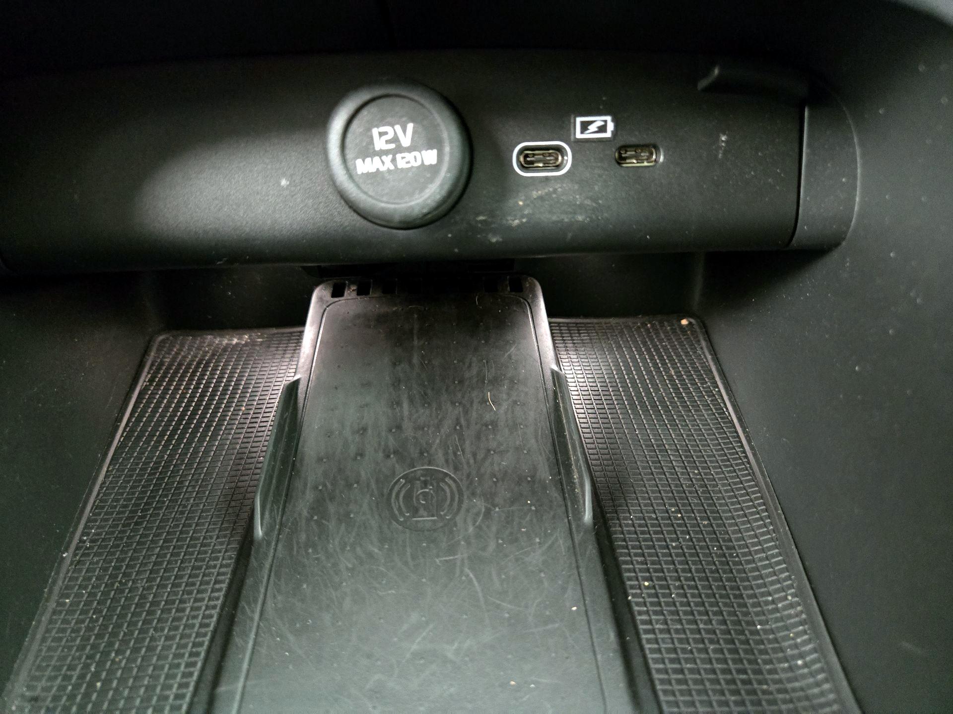 Thumbnail: 2023 Volvo XC40 - 19