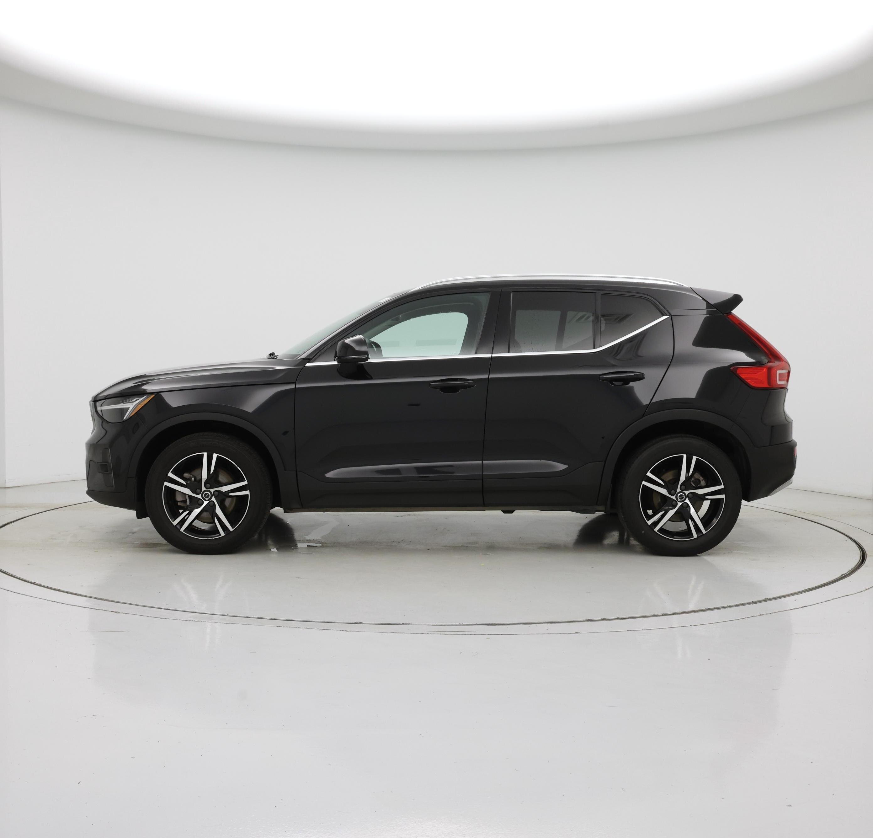 Thumbnail: 2023 Volvo XC40 - 3
