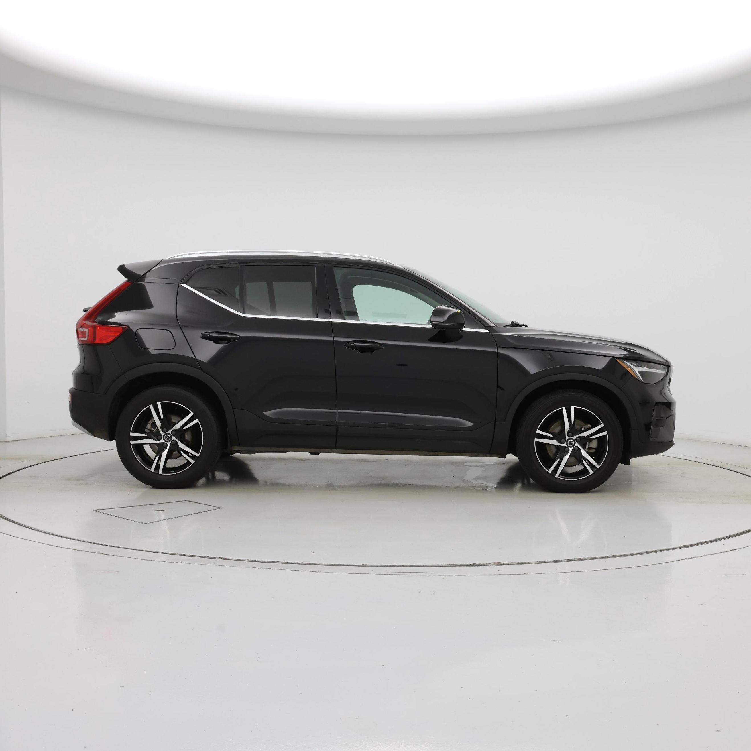 Thumbnail: 2023 Volvo XC40 - 7