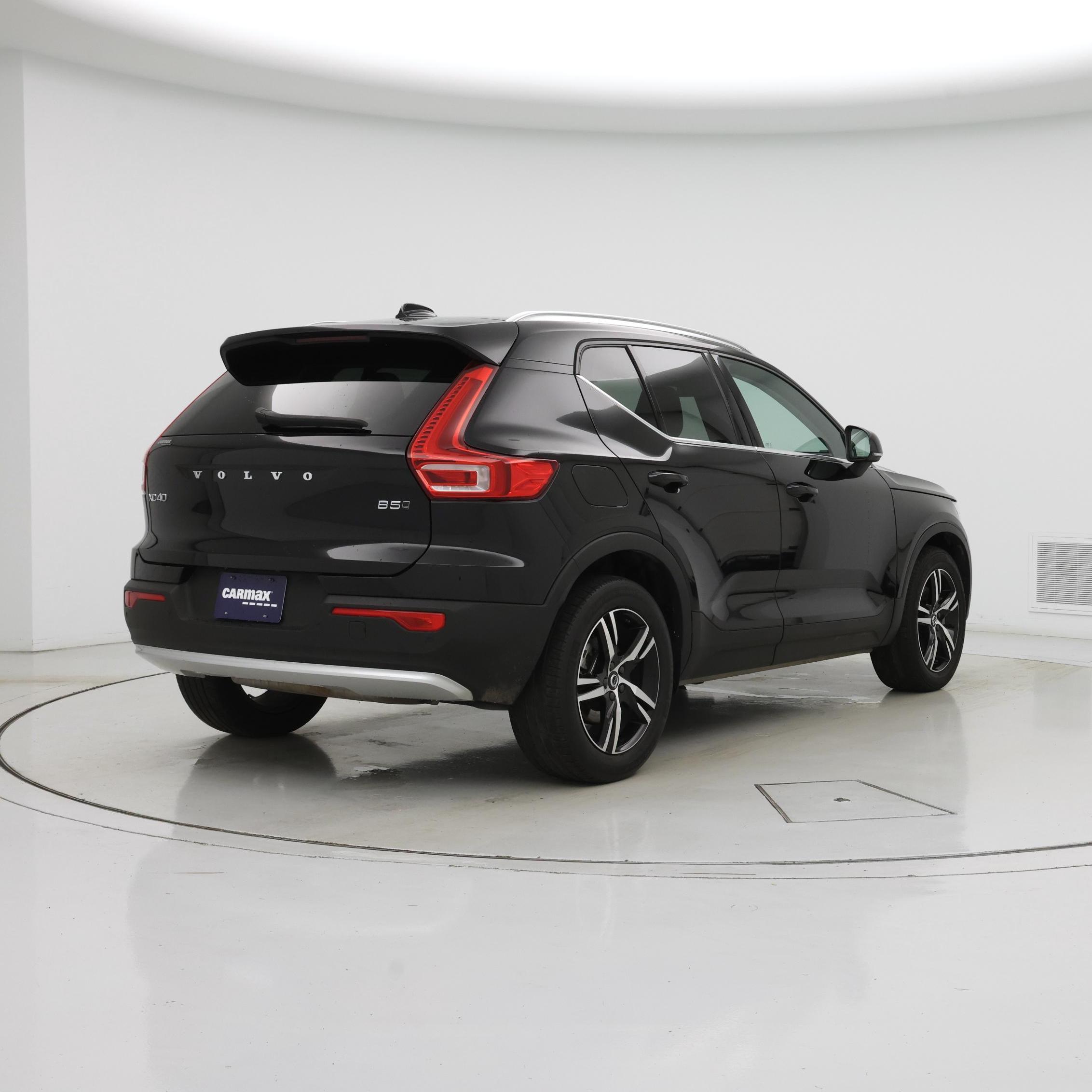 Thumbnail: 2023 Volvo XC40 - 8