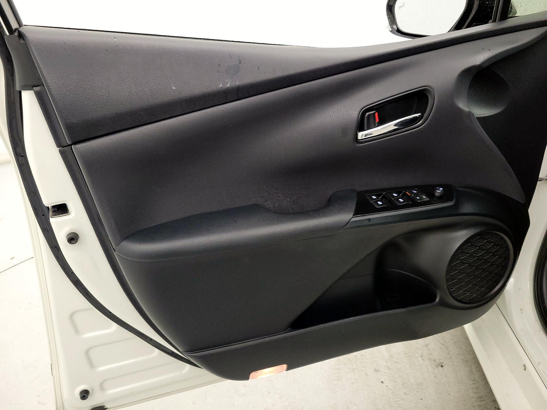 Thumbnail: 2017 Toyota Prius - 12