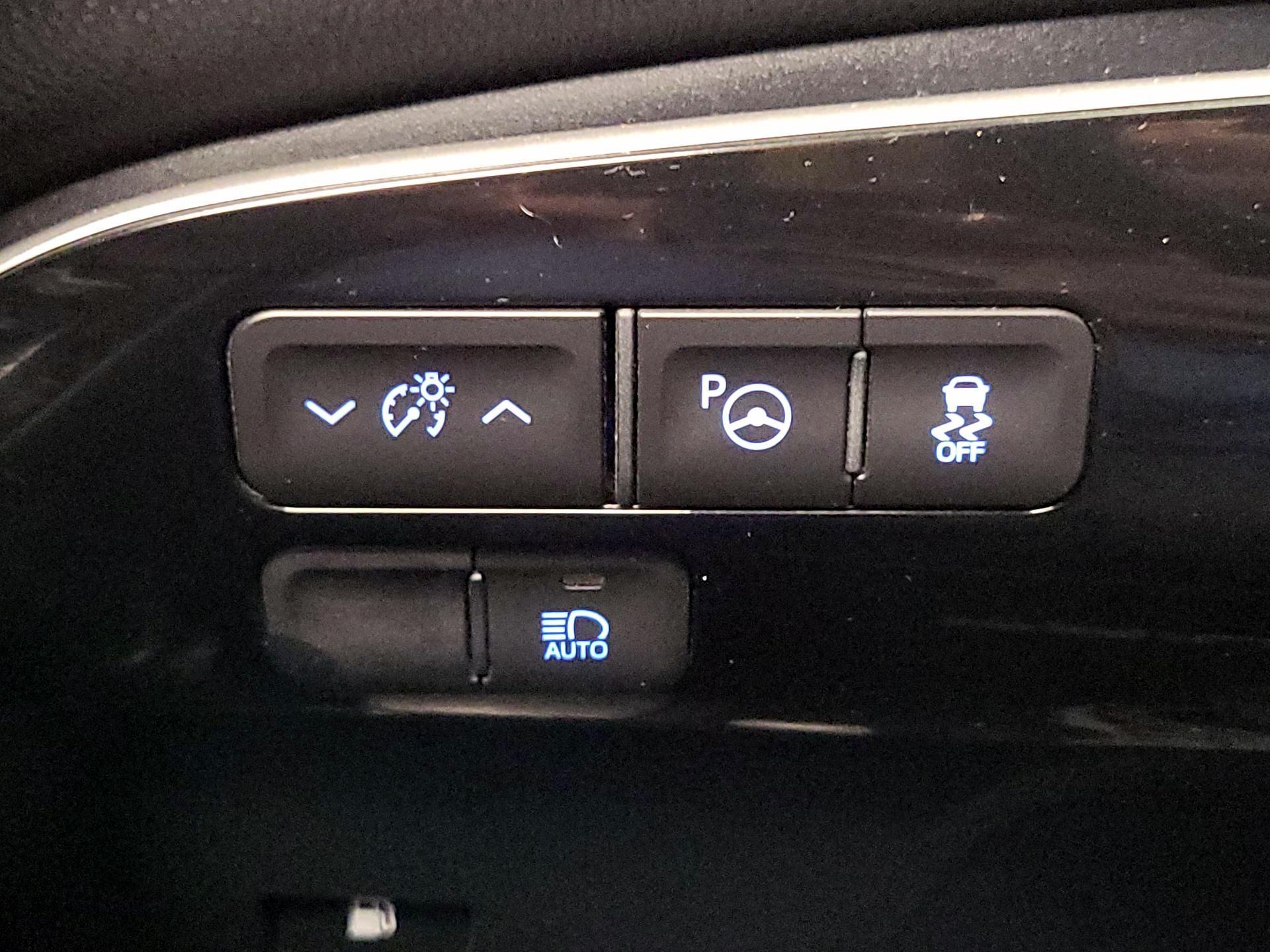 Thumbnail: 2017 Toyota Prius - 13