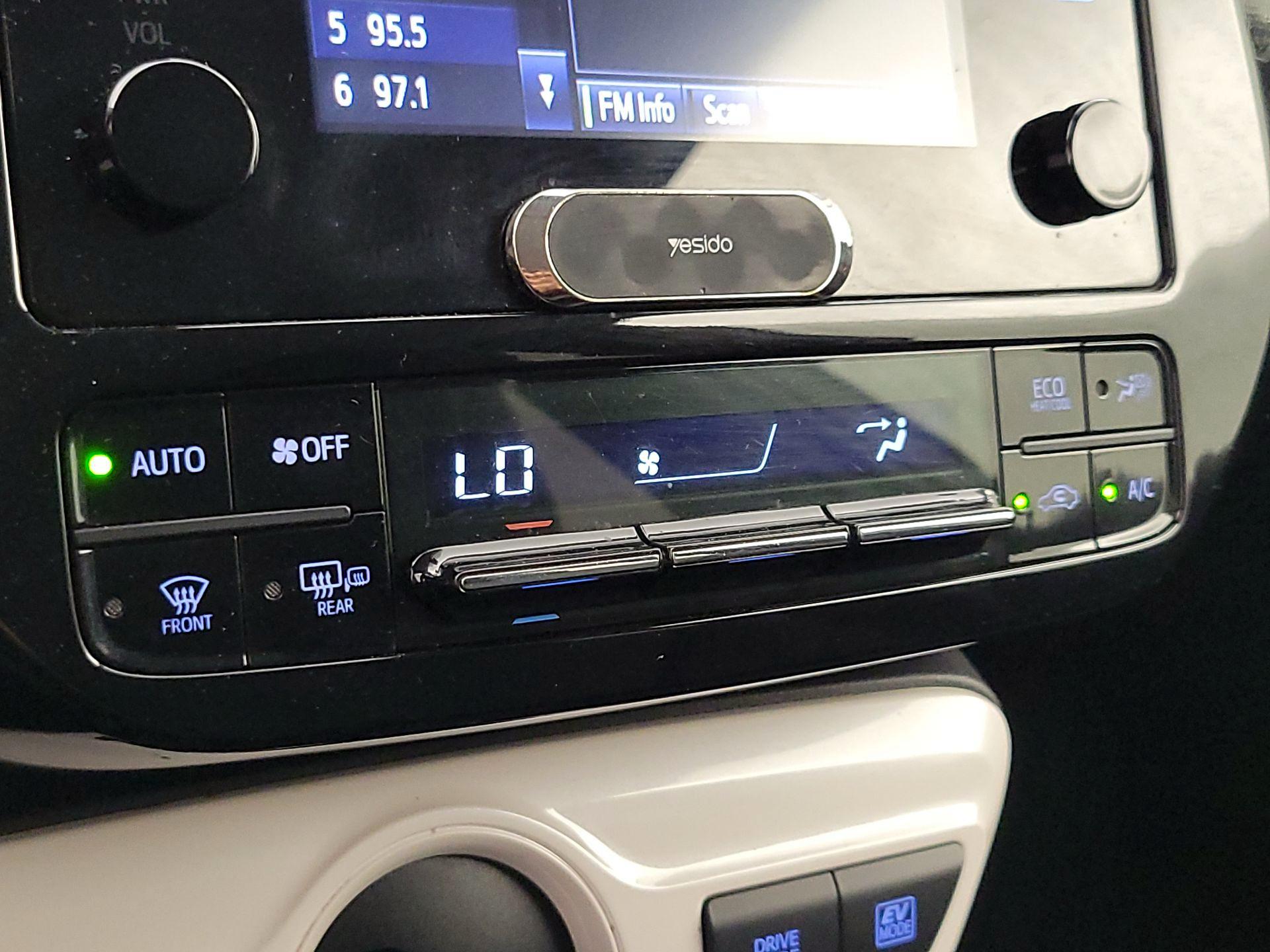 Thumbnail: 2017 Toyota Prius - 16