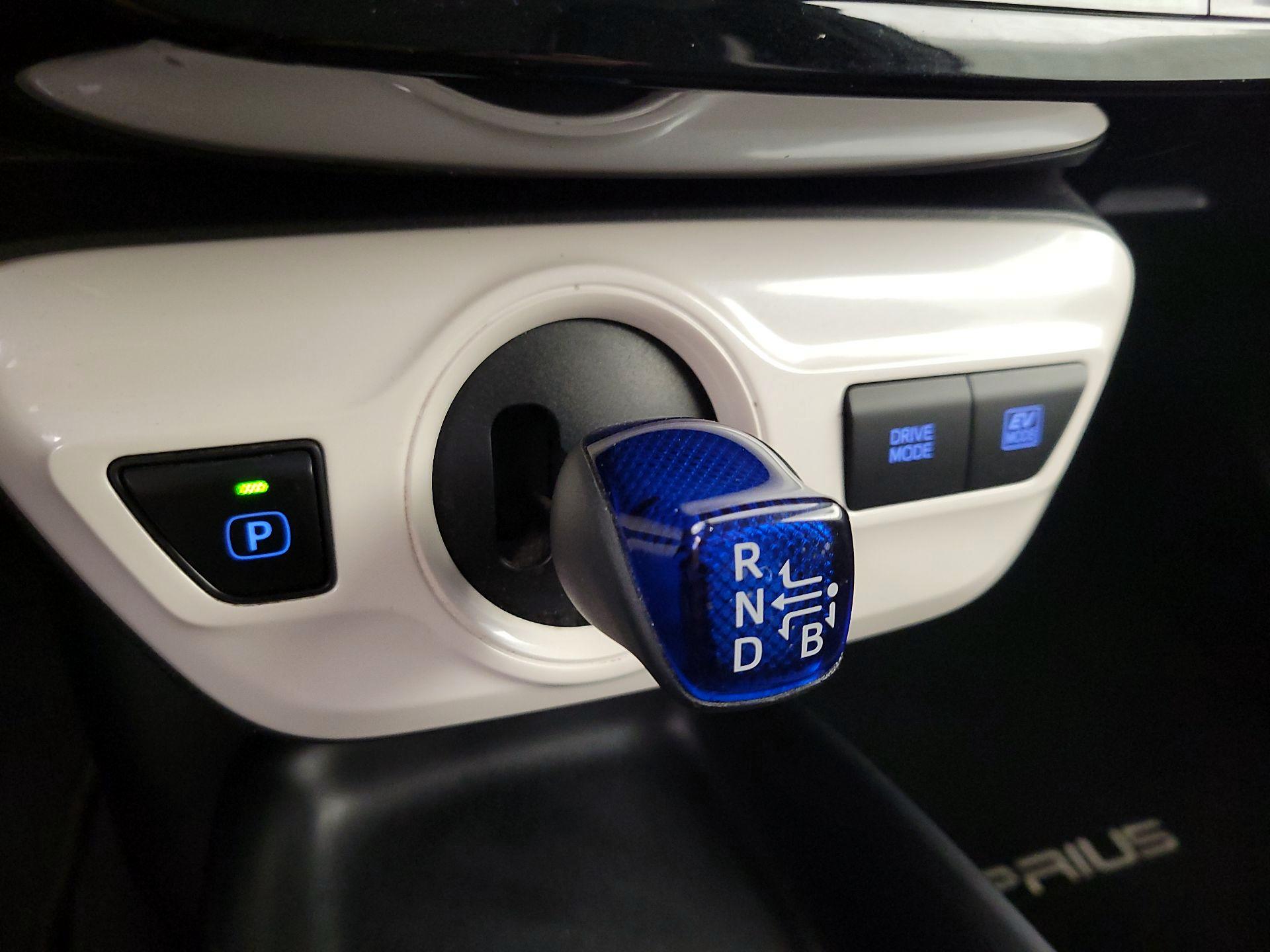 Thumbnail: 2017 Toyota Prius - 17