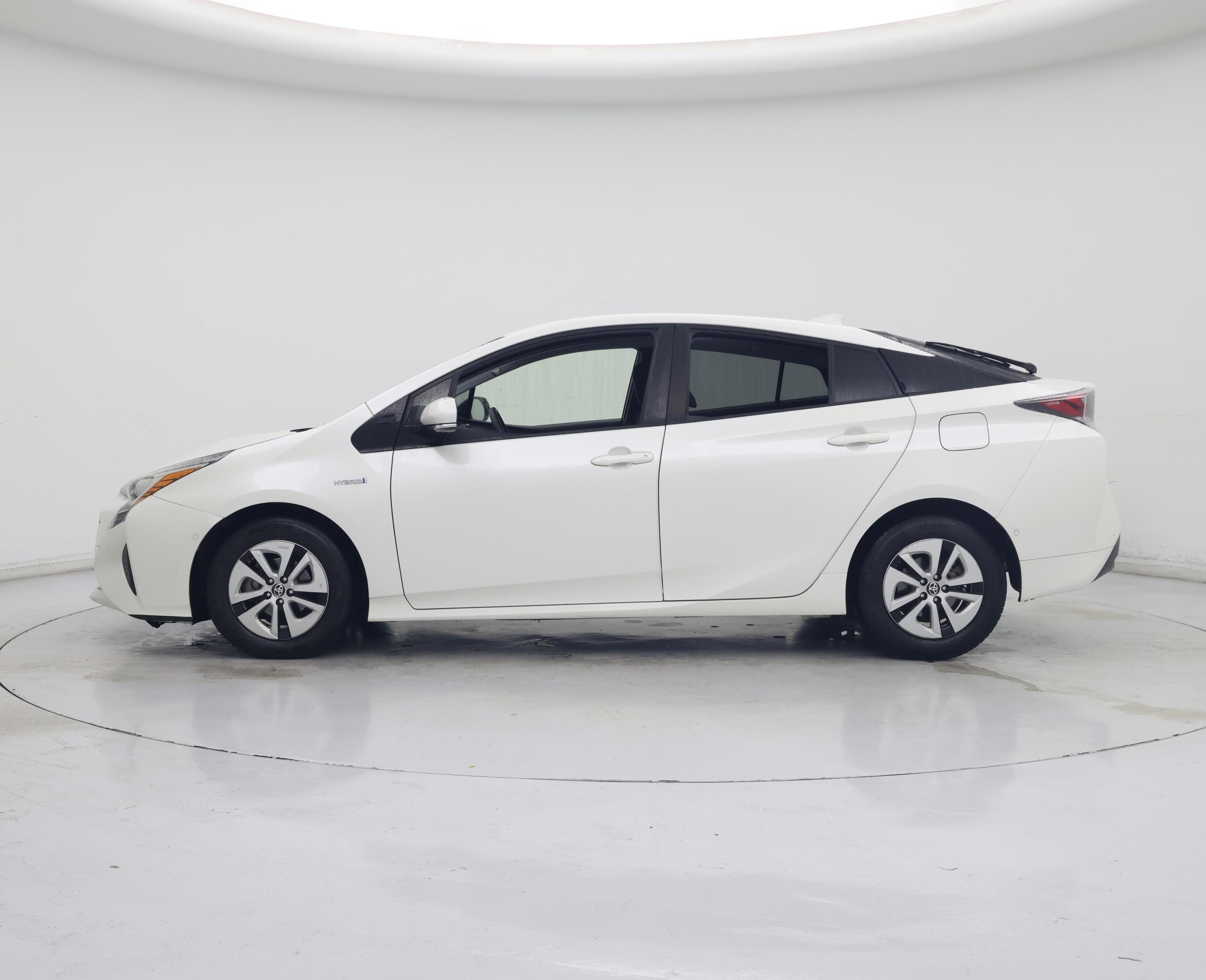 Thumbnail: 2017 Toyota Prius - 3