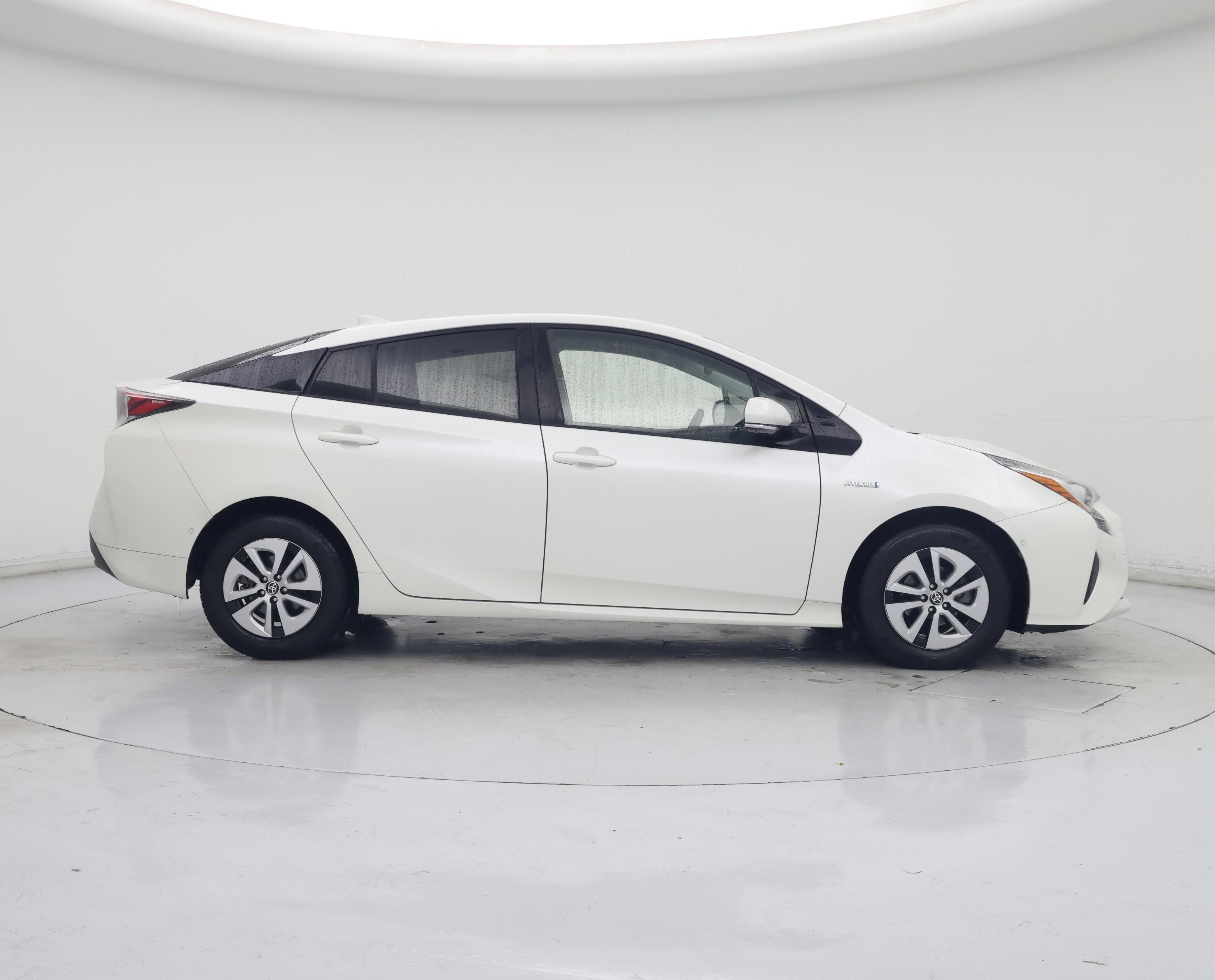 Thumbnail: 2017 Toyota Prius - 7