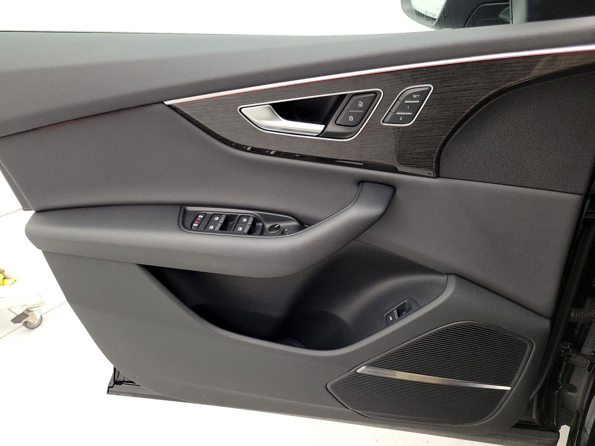 Thumbnail: 2019 Audi Q8 - 12