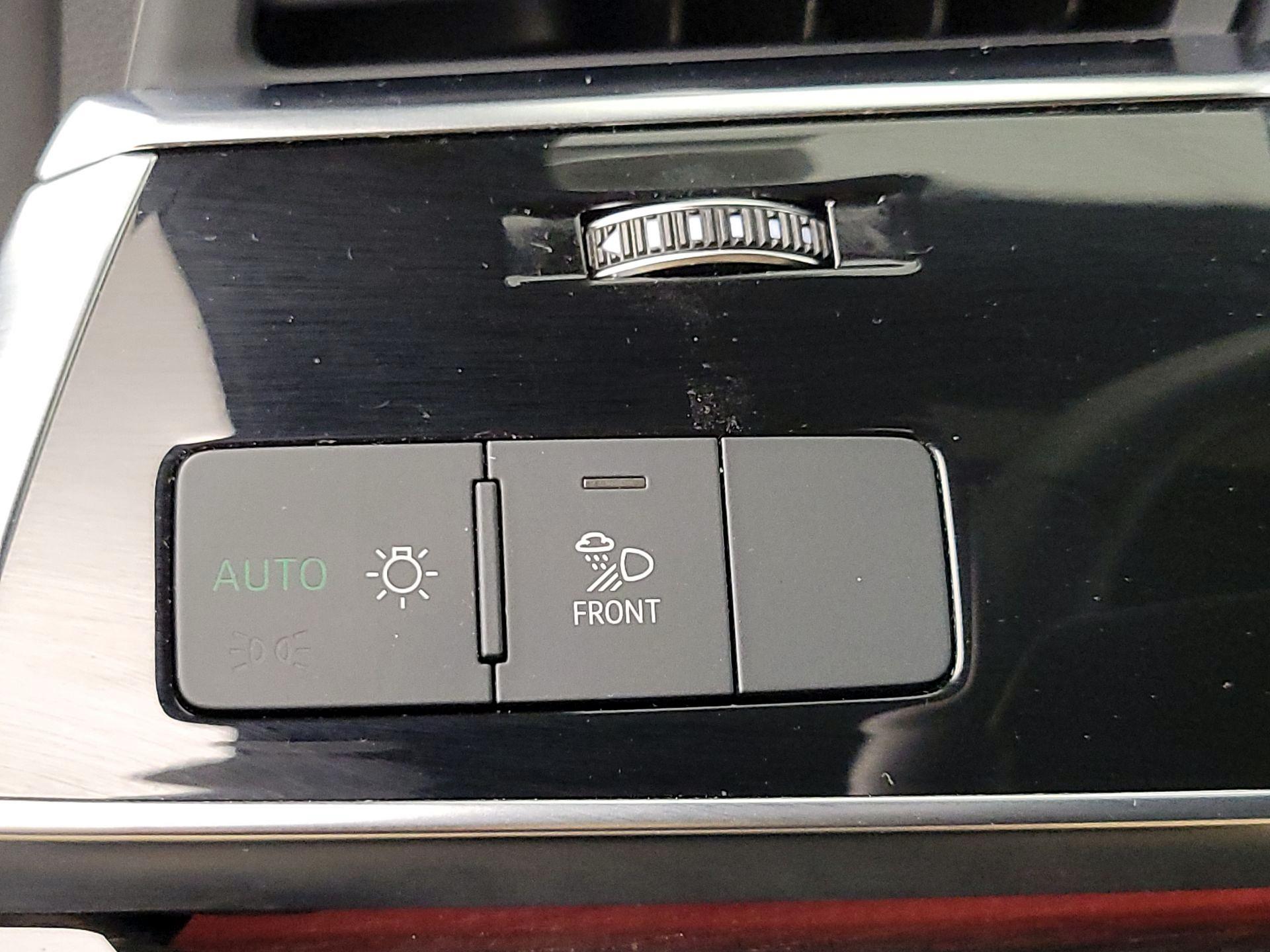 Thumbnail: 2019 Audi Q8 - 13