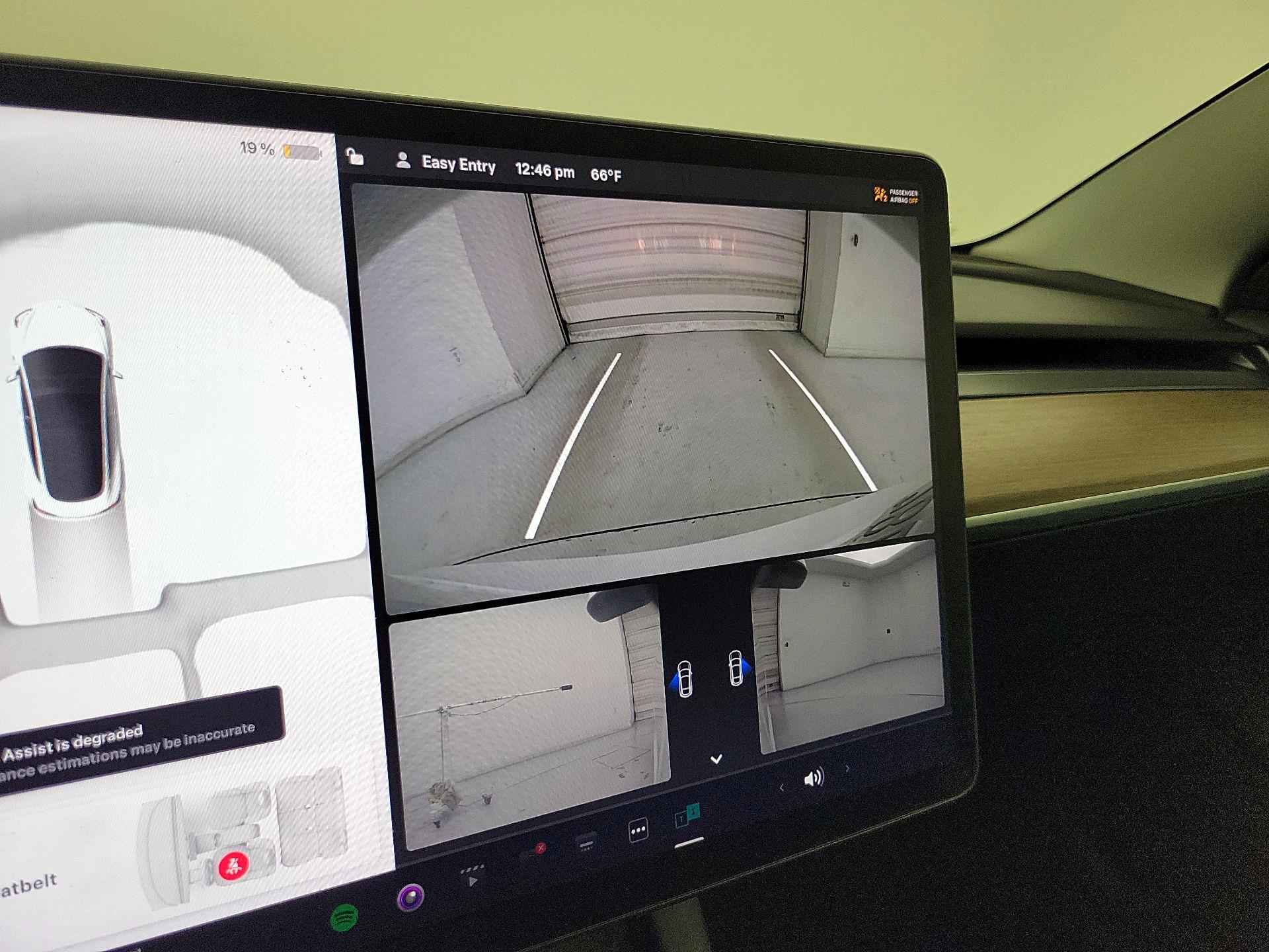 Thumbnail: 2022 Tesla Model 3 - 14