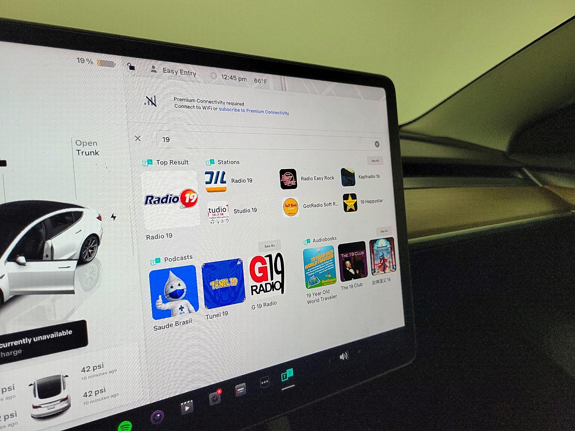 Thumbnail: 2022 Tesla Model 3 - 15