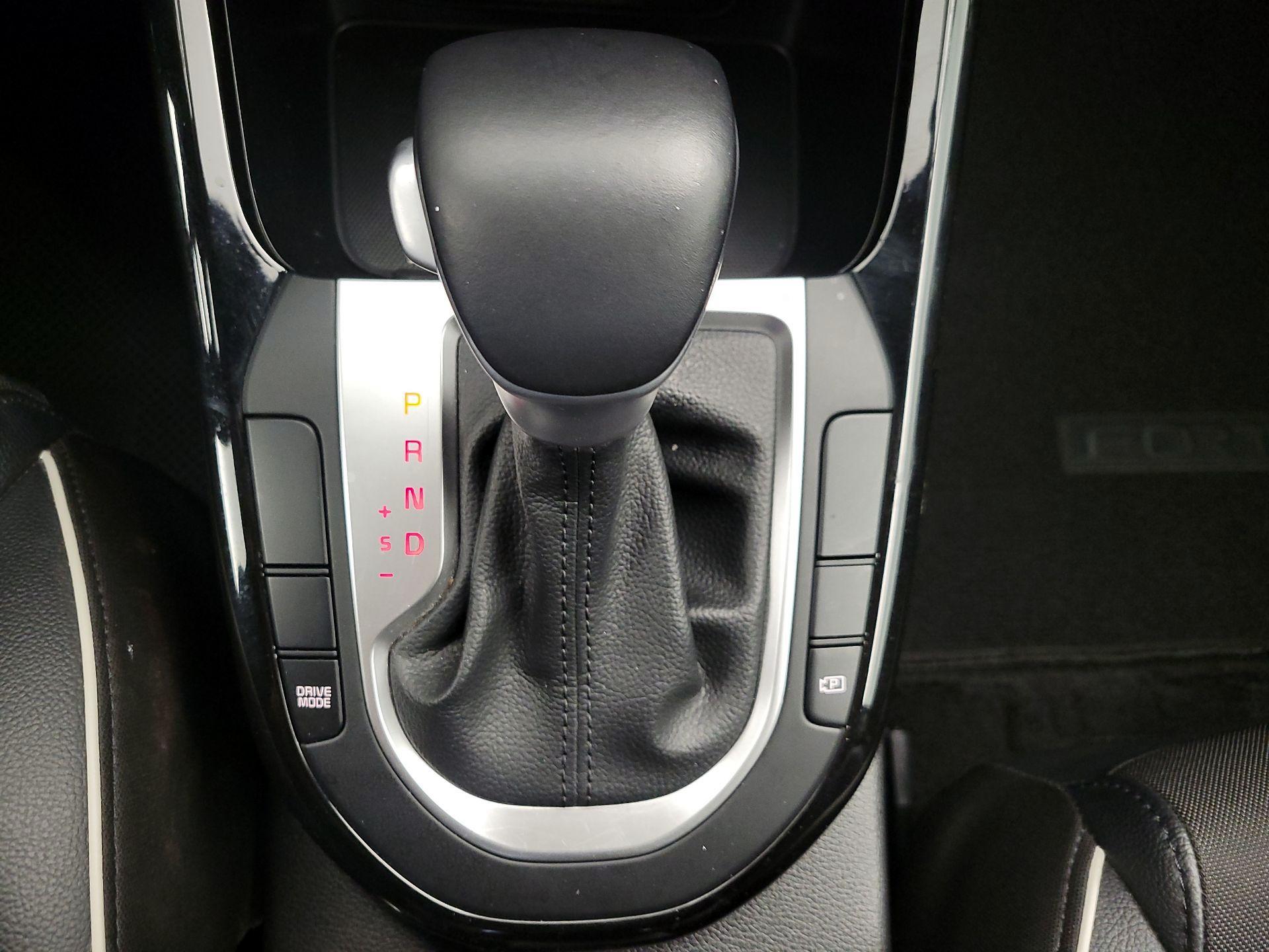 Thumbnail: 2023 Kia Forte - 17