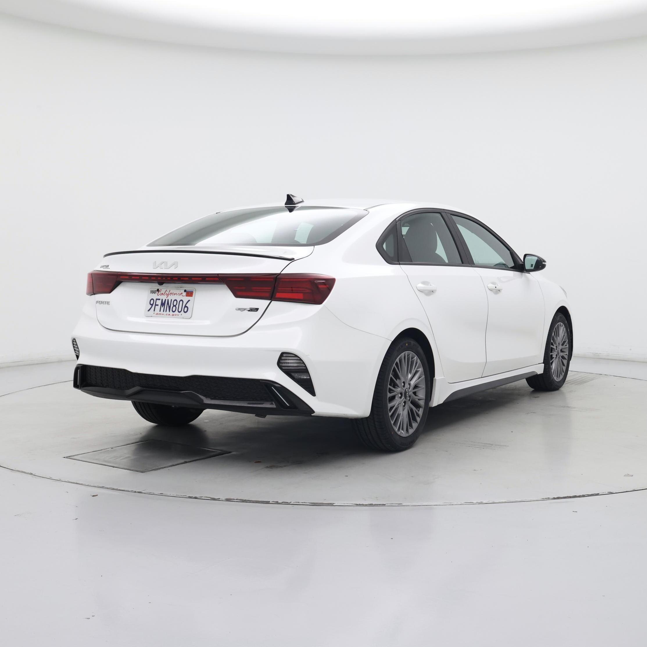 Thumbnail: 2023 Kia Forte - 8