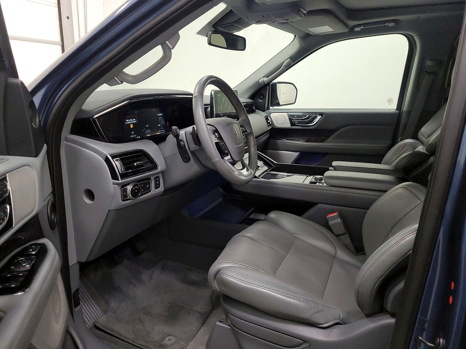 Thumbnail: 2020 Lincoln Navigator - 11