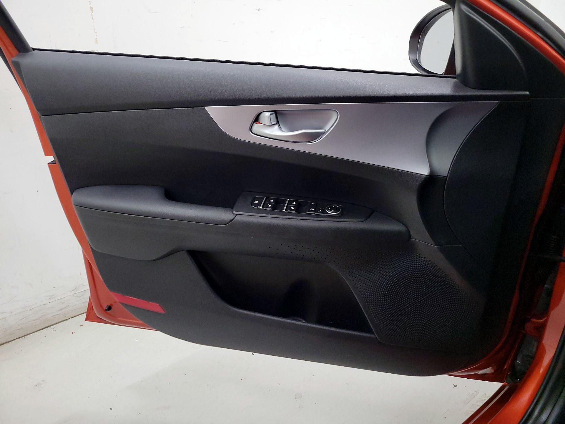 Thumbnail: 2022 Kia Forte - 12