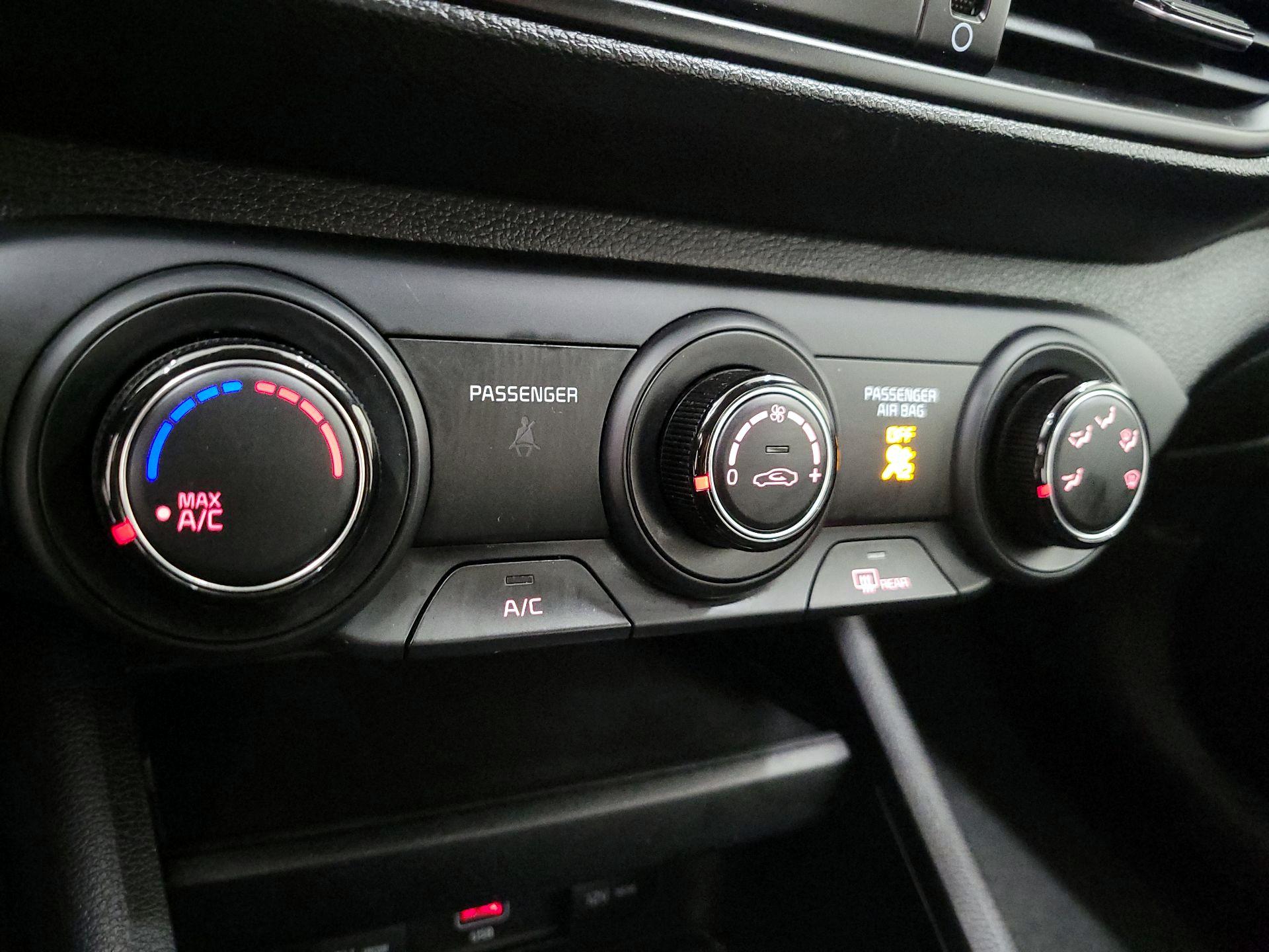 Thumbnail: 2022 Kia Forte - 16