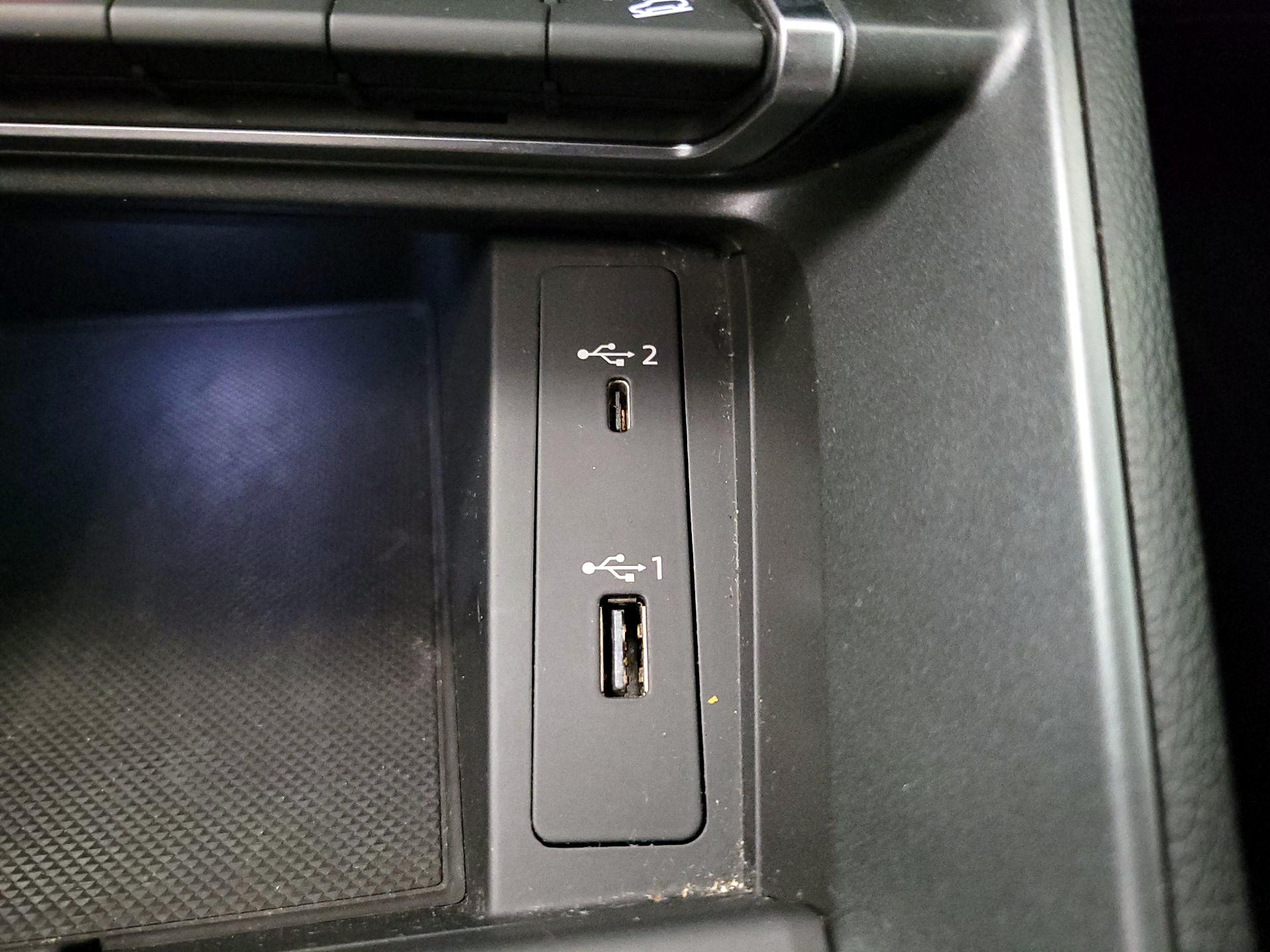 Thumbnail: 2021 Audi Q3 - 18