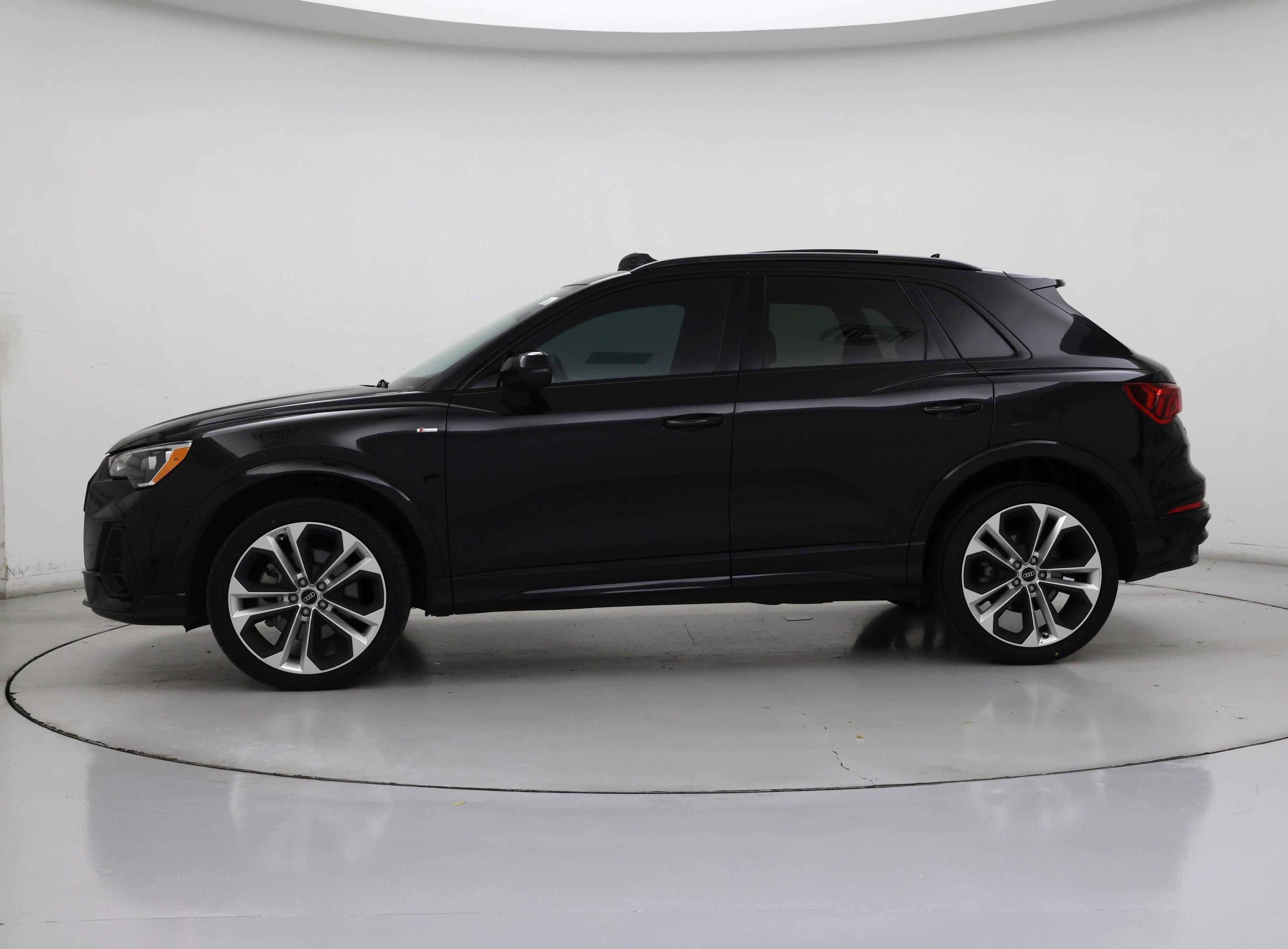 Thumbnail: 2021 Audi Q3 - 3