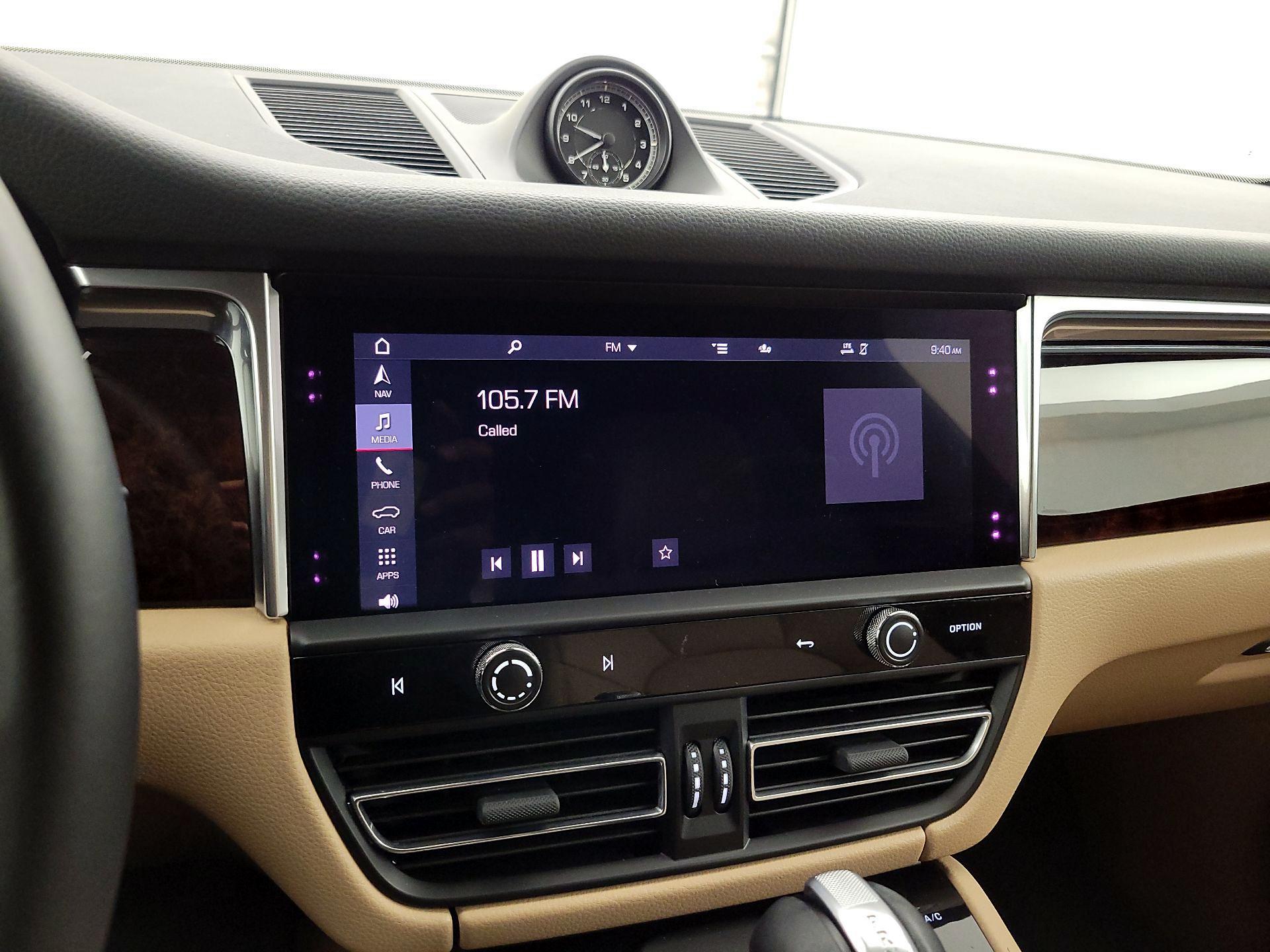 Thumbnail: 2022 Porsche Macan - 16