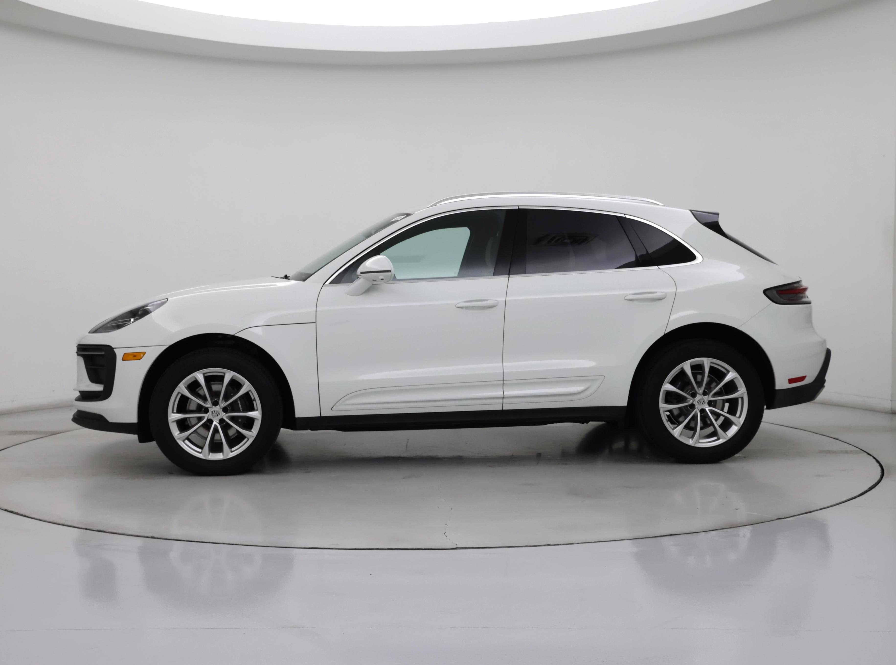 Thumbnail: 2022 Porsche Macan - 3