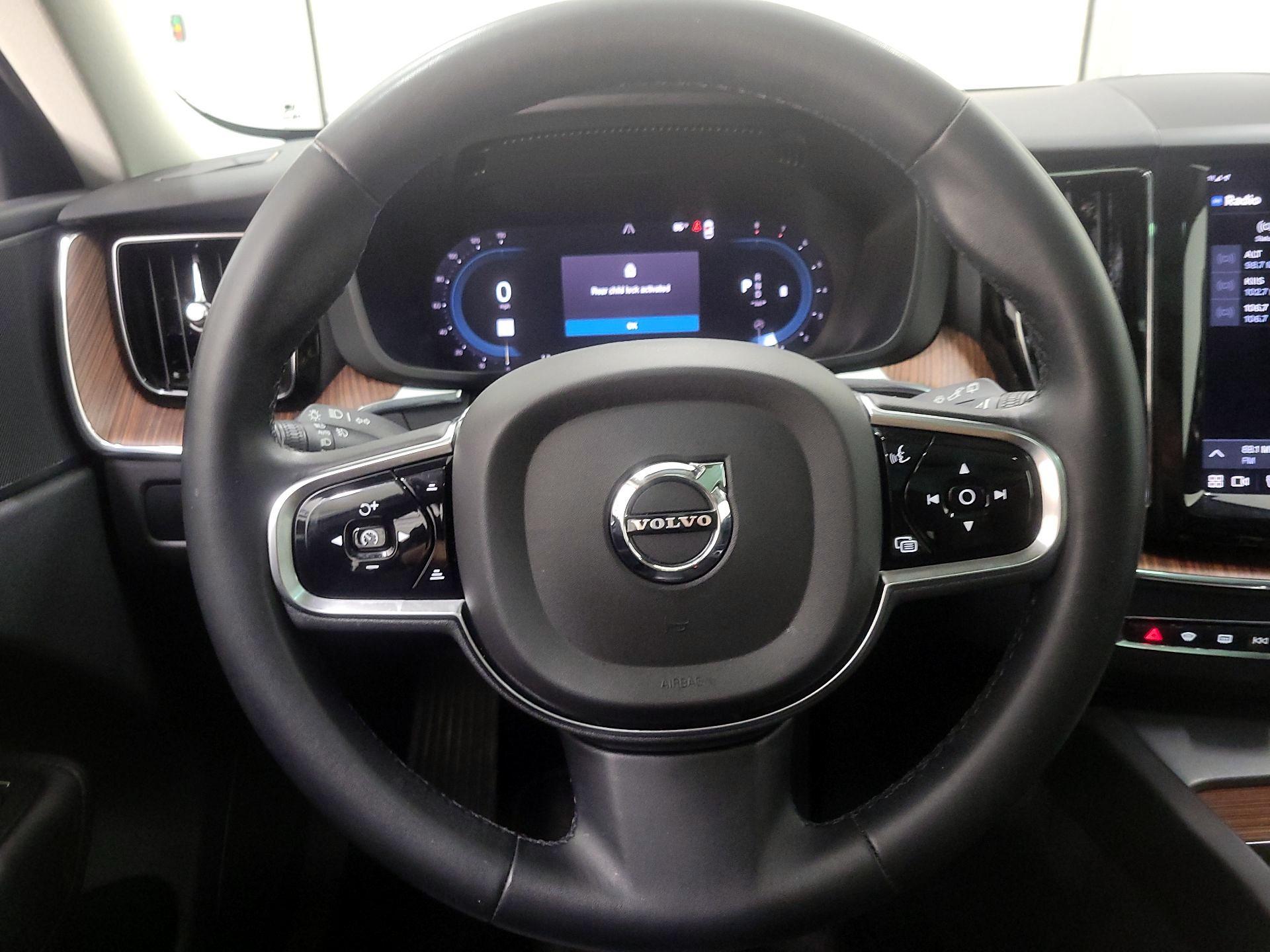 Thumbnail: 2023 Volvo XC60 - 10