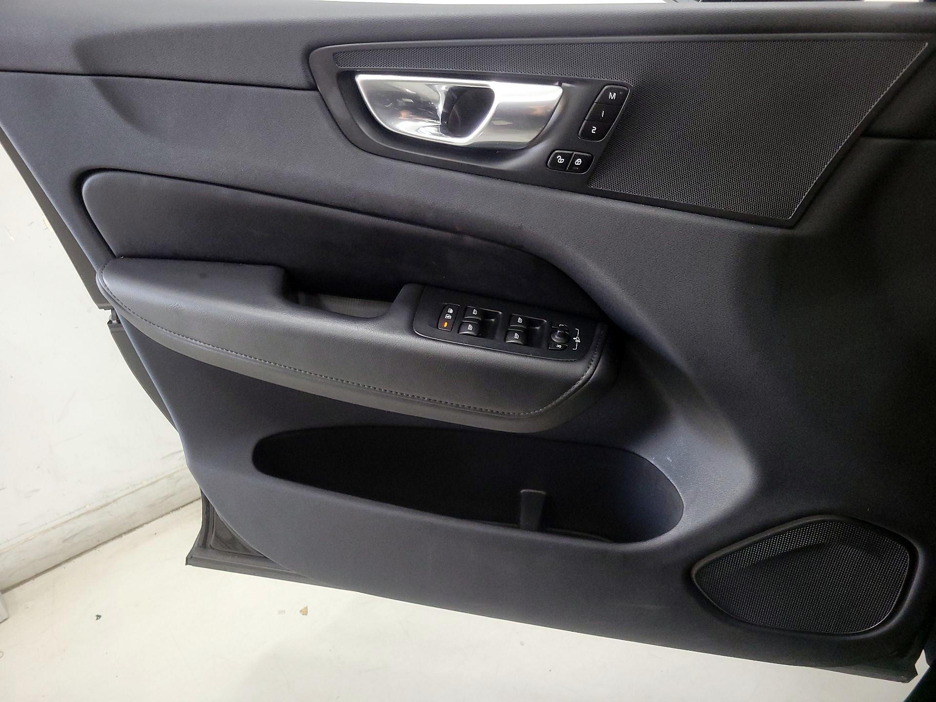 Thumbnail: 2023 Volvo XC60 - 12