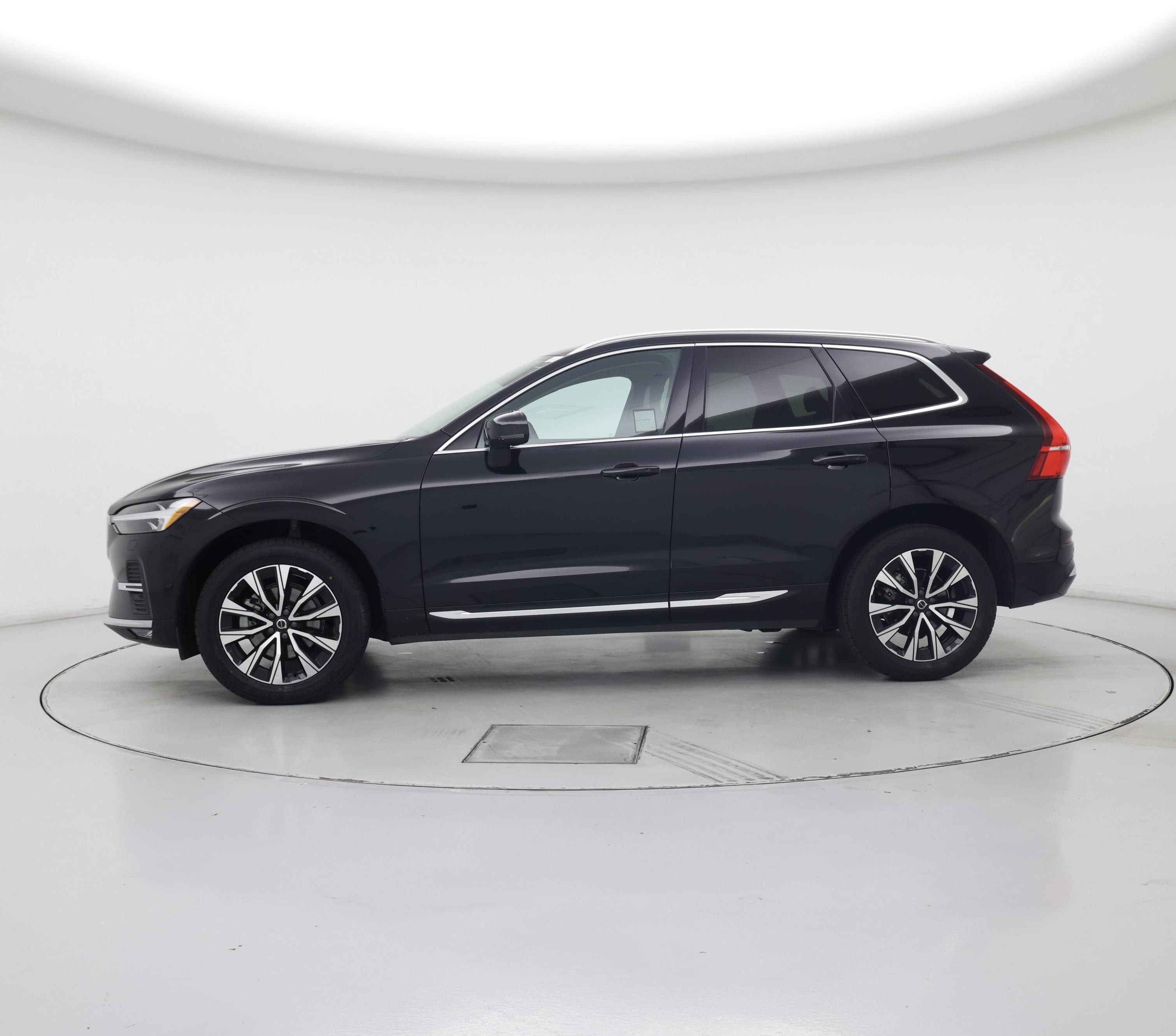 Thumbnail: 2023 Volvo XC60 - 3