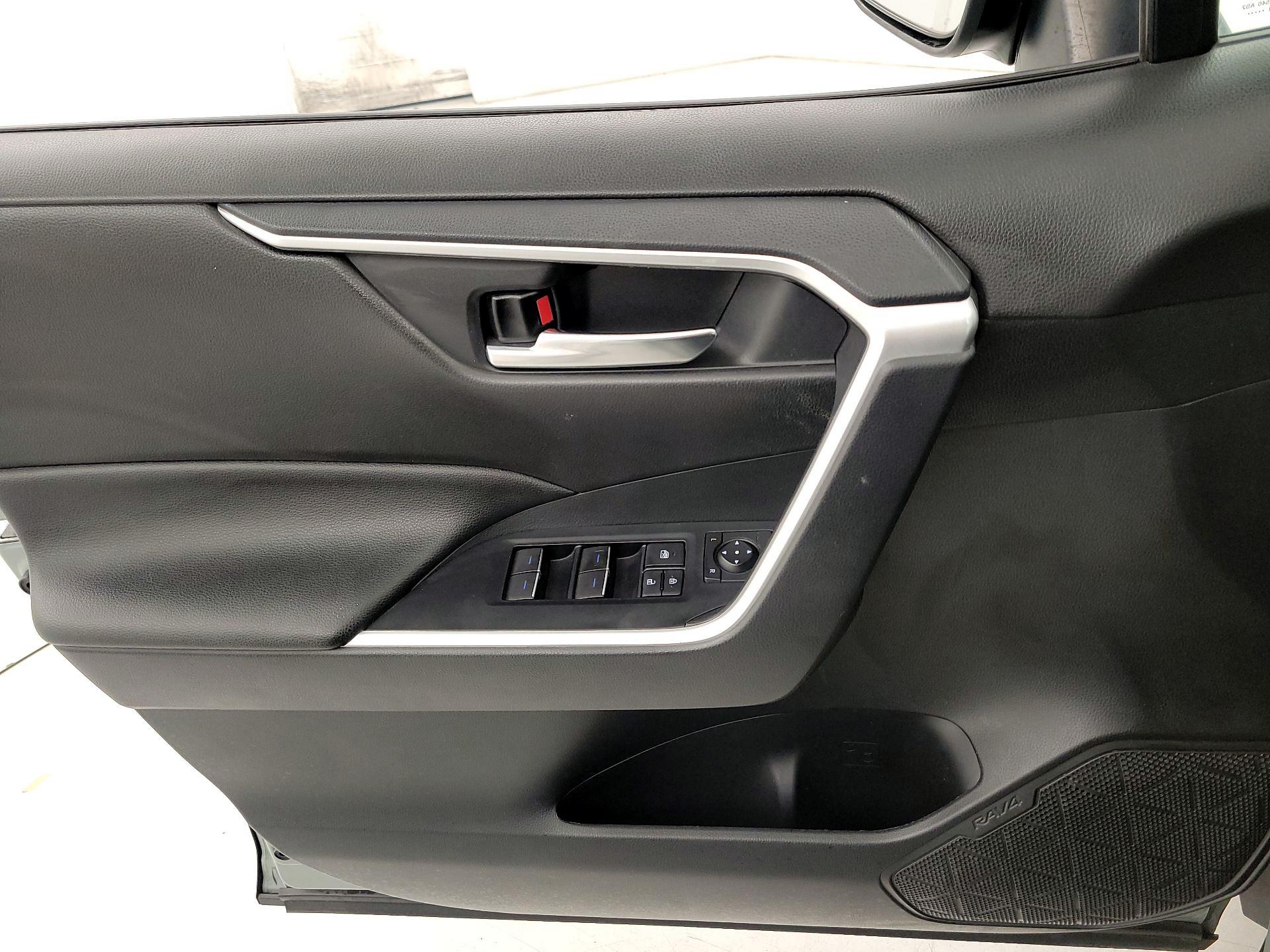 Thumbnail: 2022 Toyota RAV4 - 12