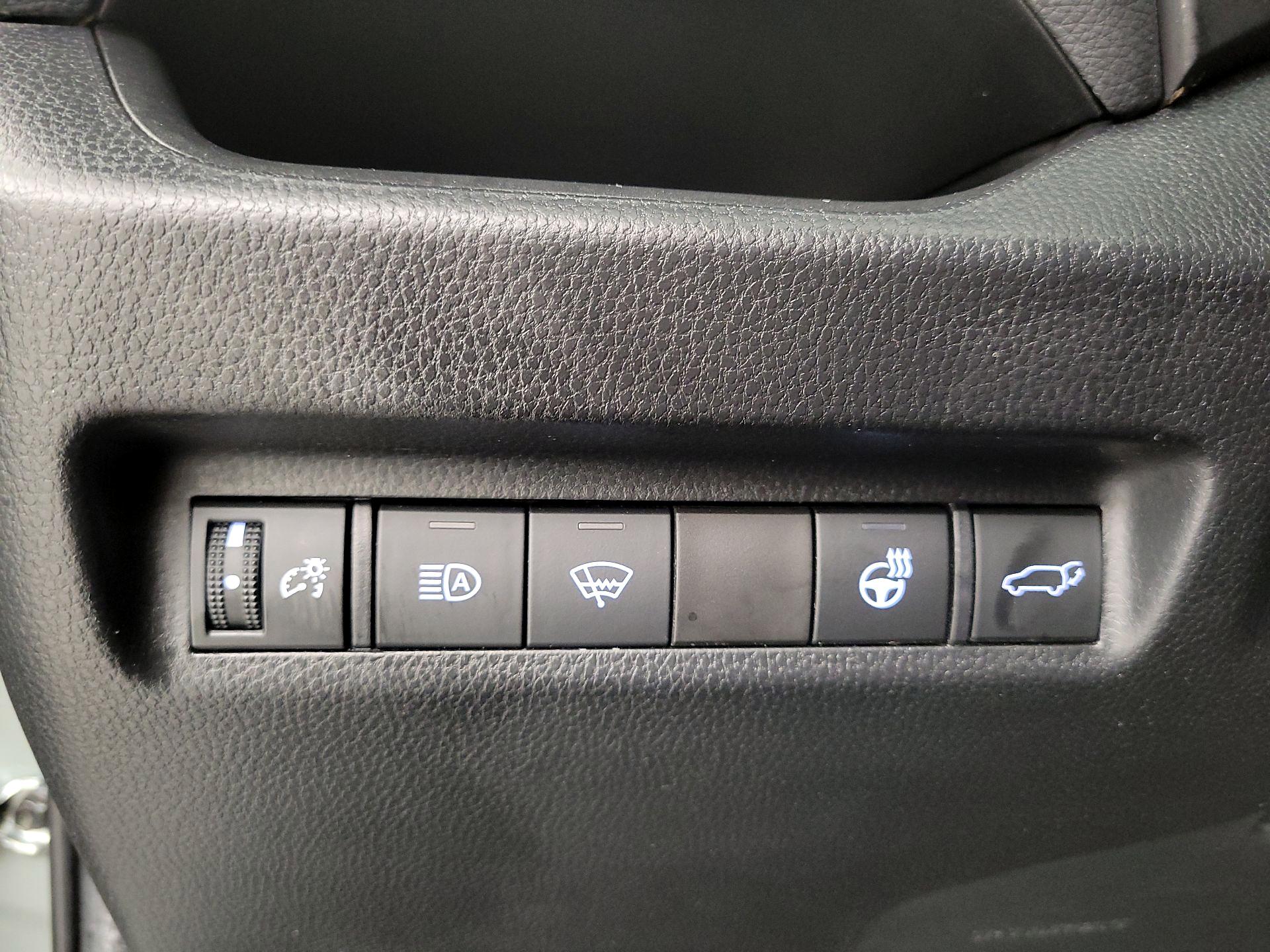 Thumbnail: 2022 Toyota RAV4 - 13