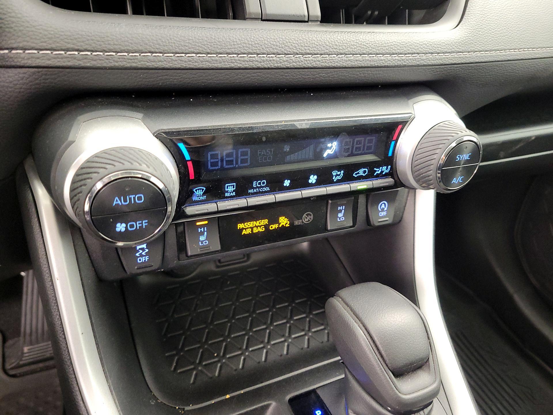 Thumbnail: 2022 Toyota RAV4 - 16