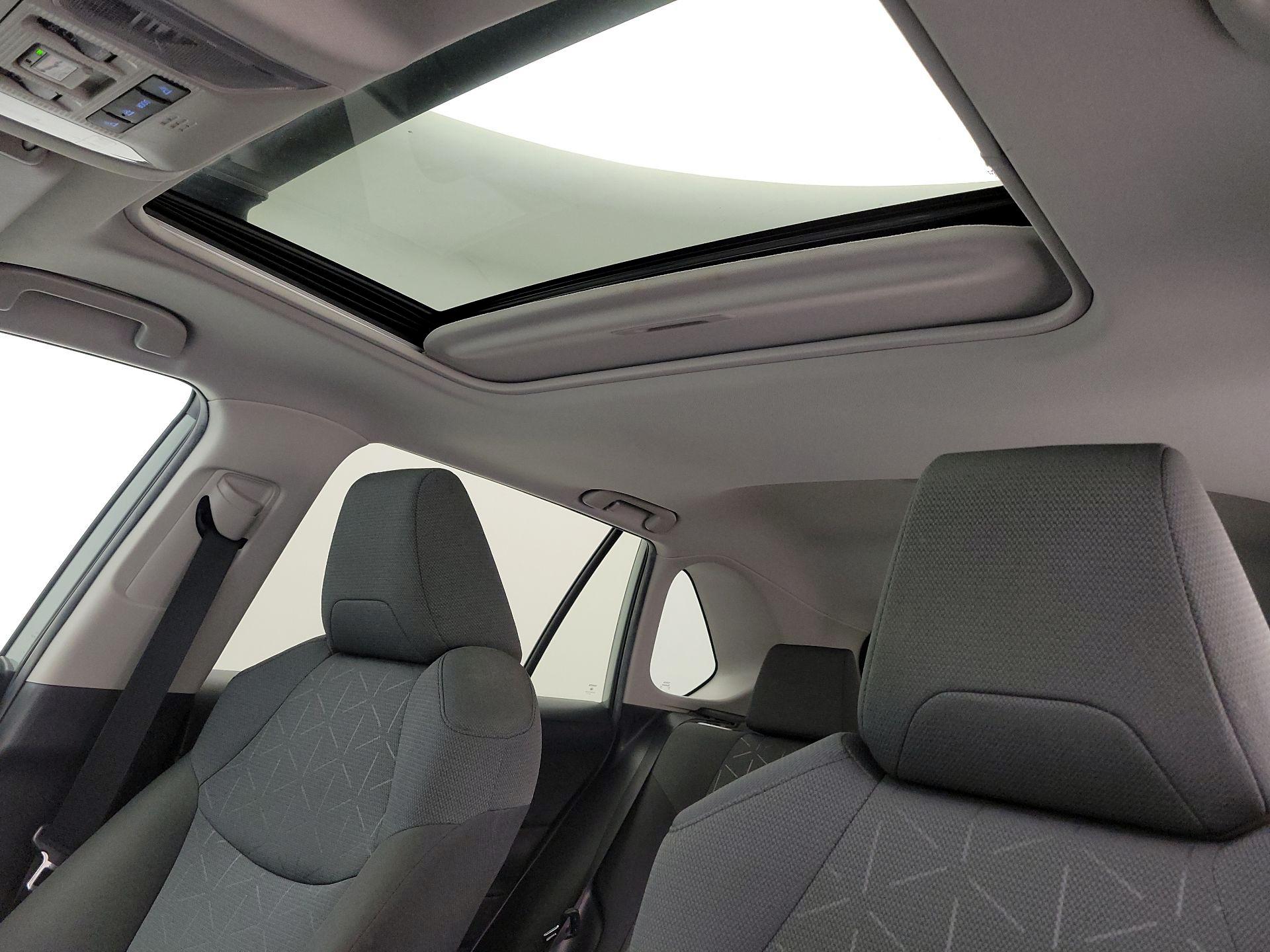 Thumbnail: 2022 Toyota RAV4 - 19