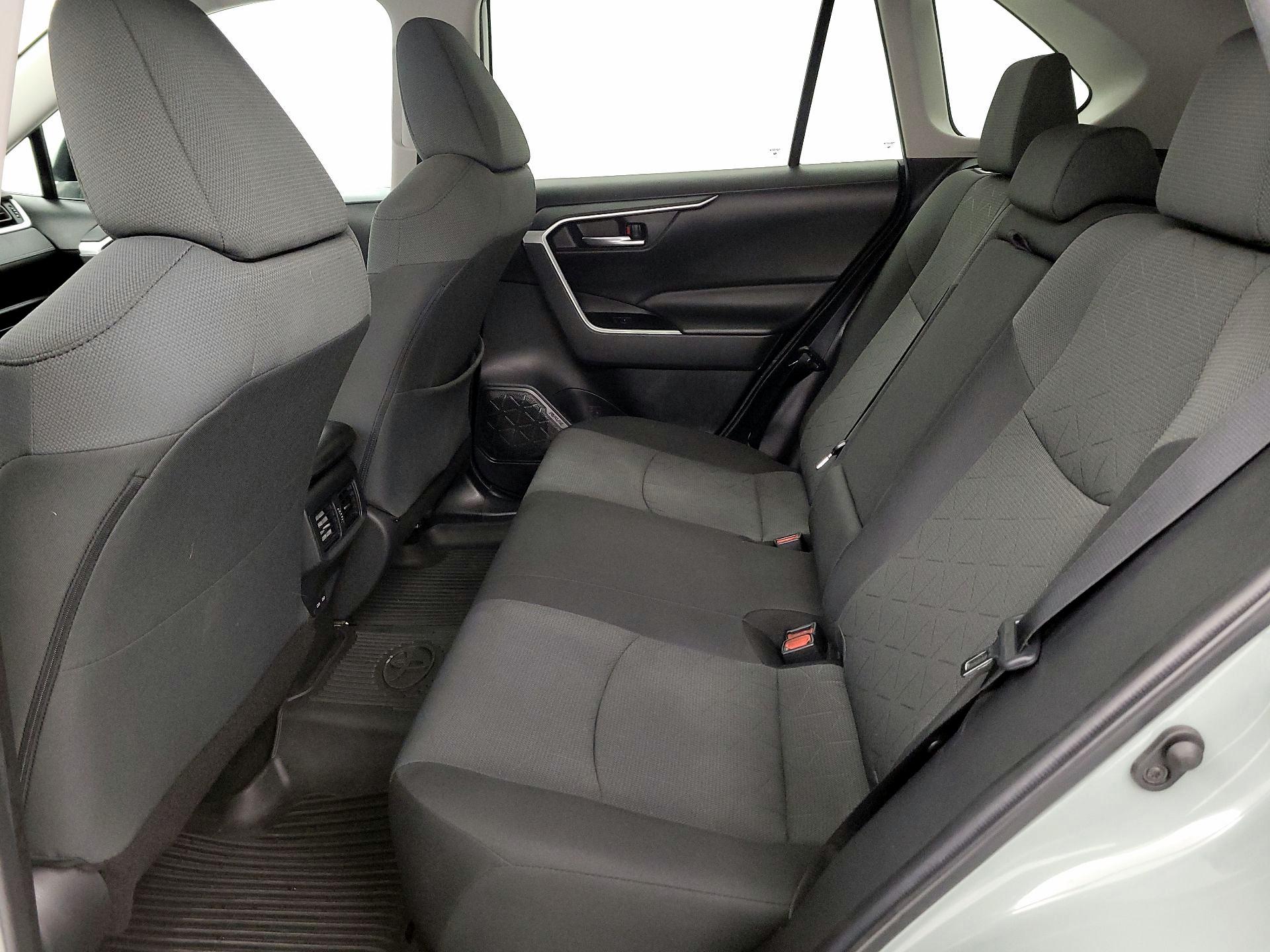 Thumbnail: 2022 Toyota RAV4 - 20