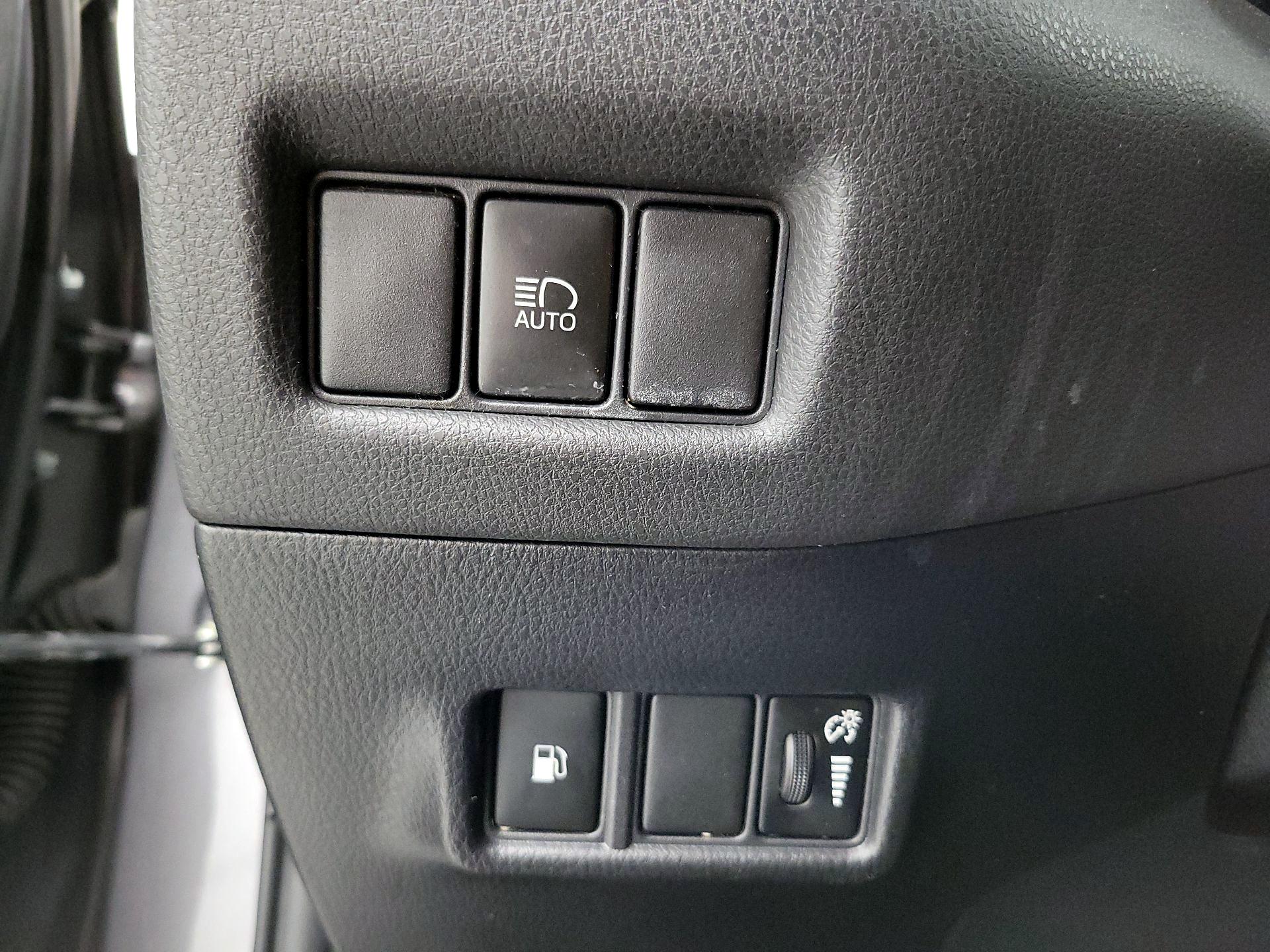 Thumbnail: 2021 Toyota C-HR - 13