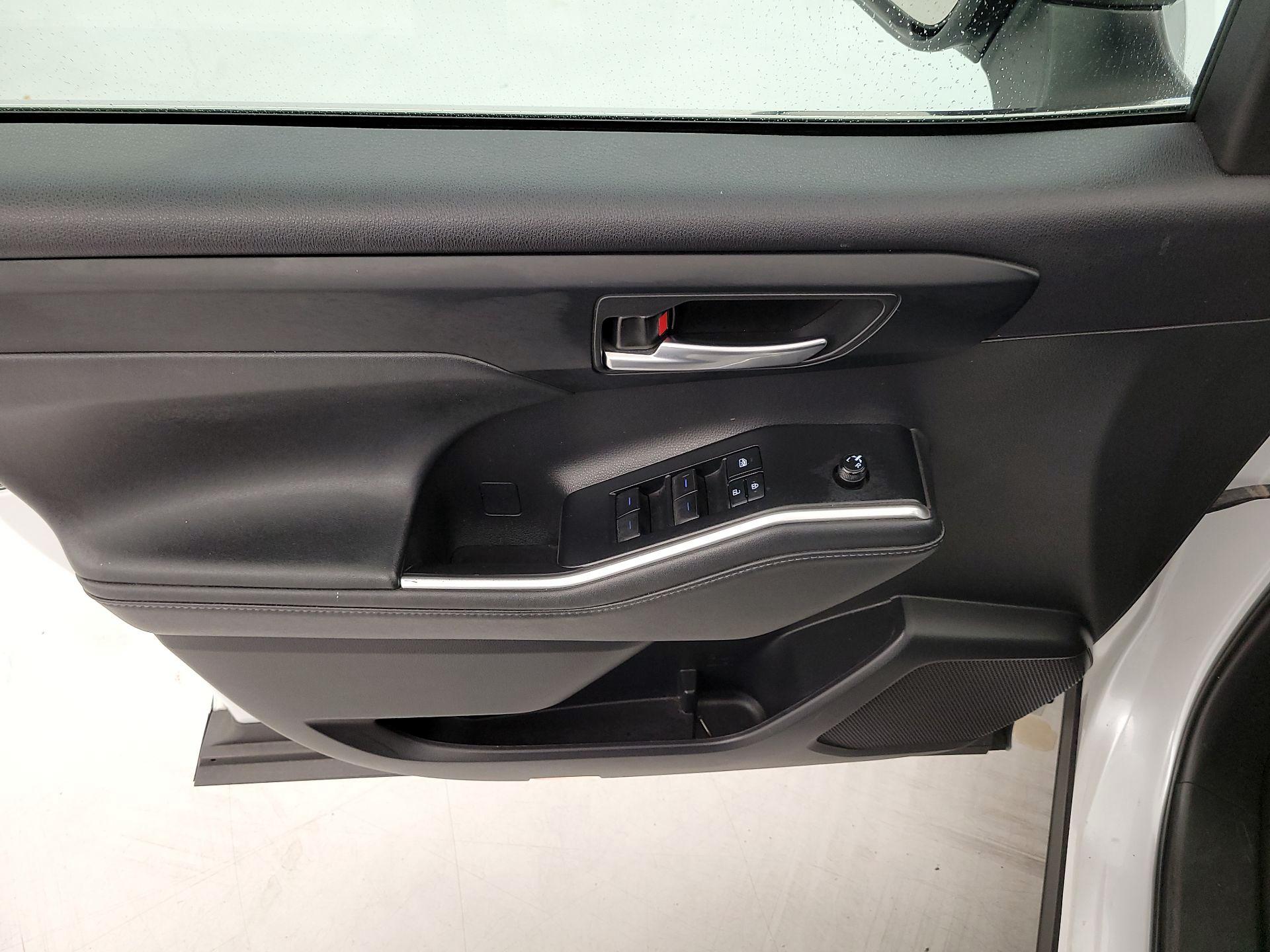 Thumbnail: 2022 Toyota Highlander - 12