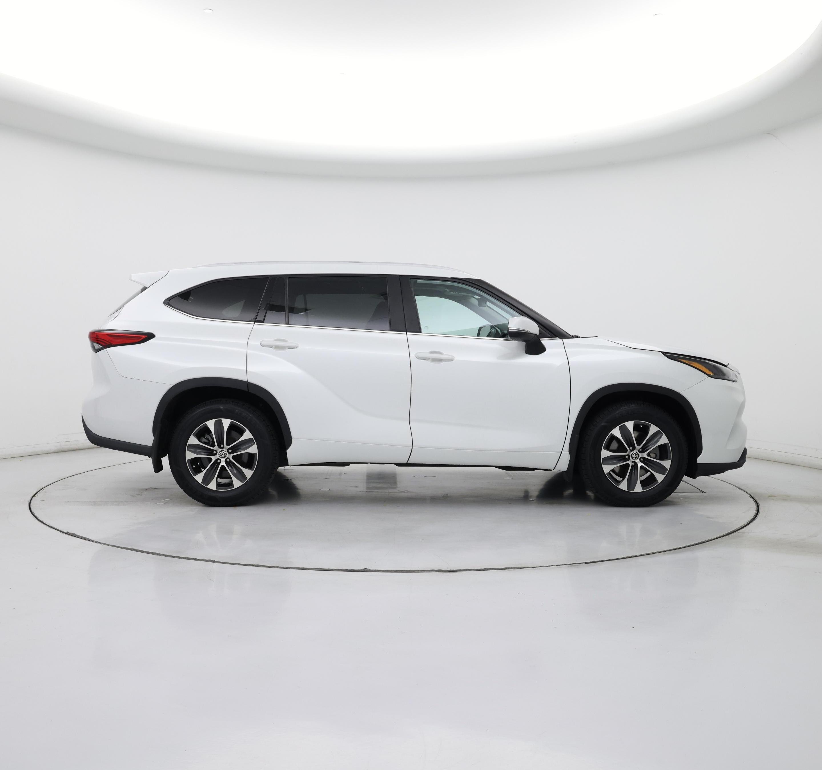 Thumbnail: 2022 Toyota Highlander - 7