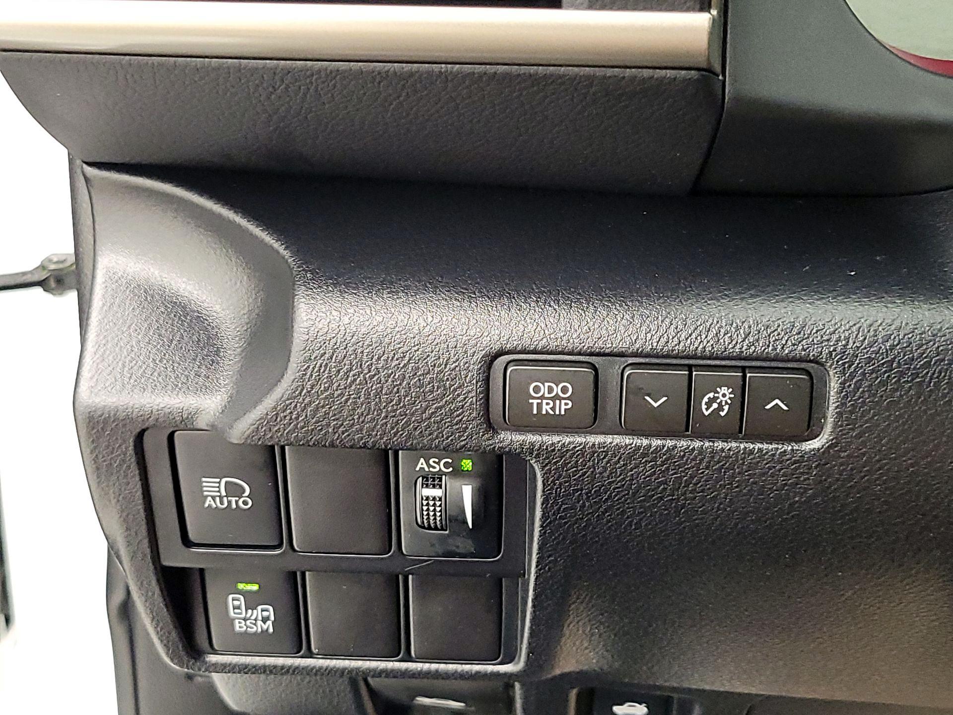 Thumbnail: 2017 Lexus IS - 13