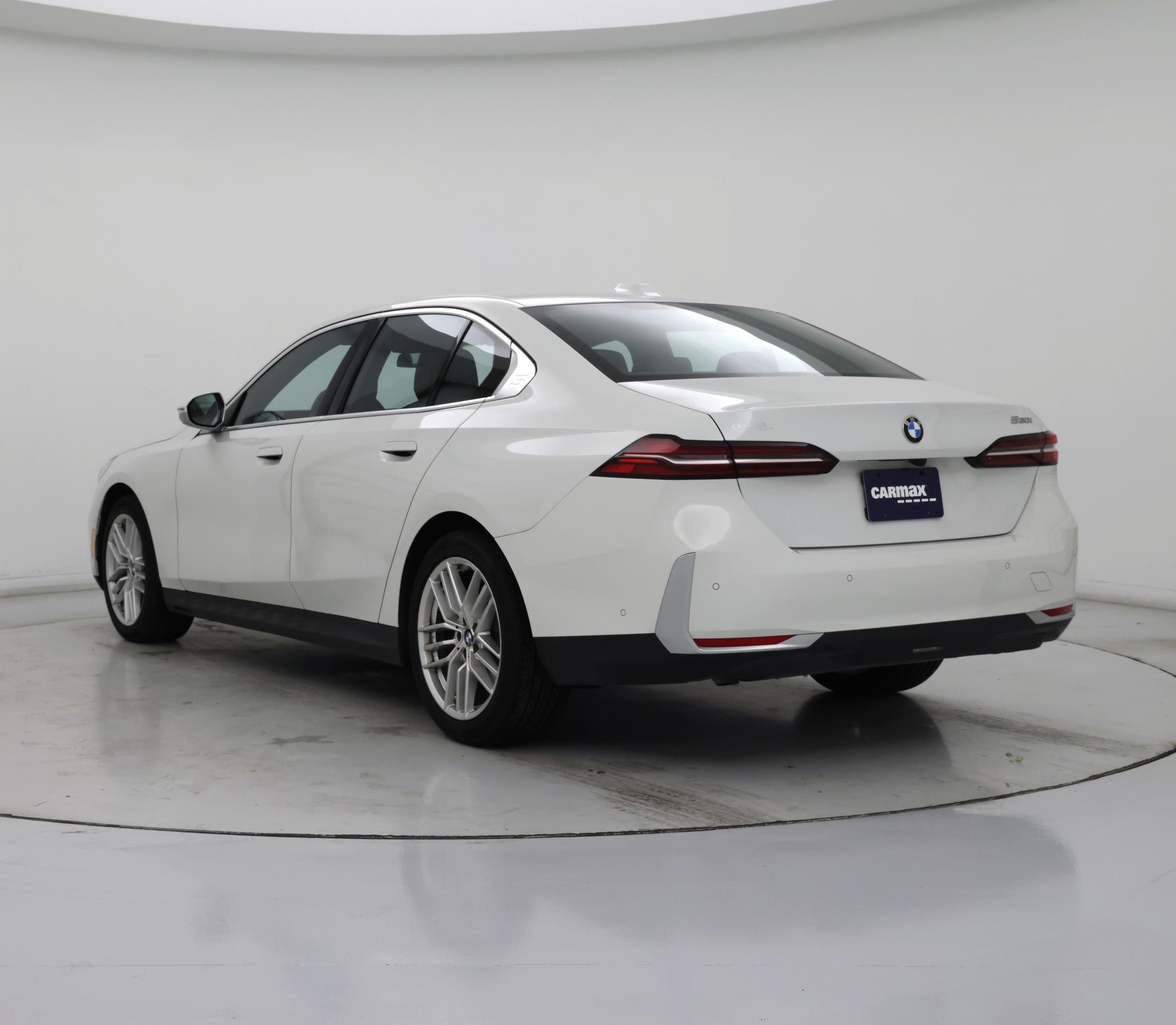 Thumbnail: 2024 BMW 5 Series - 2