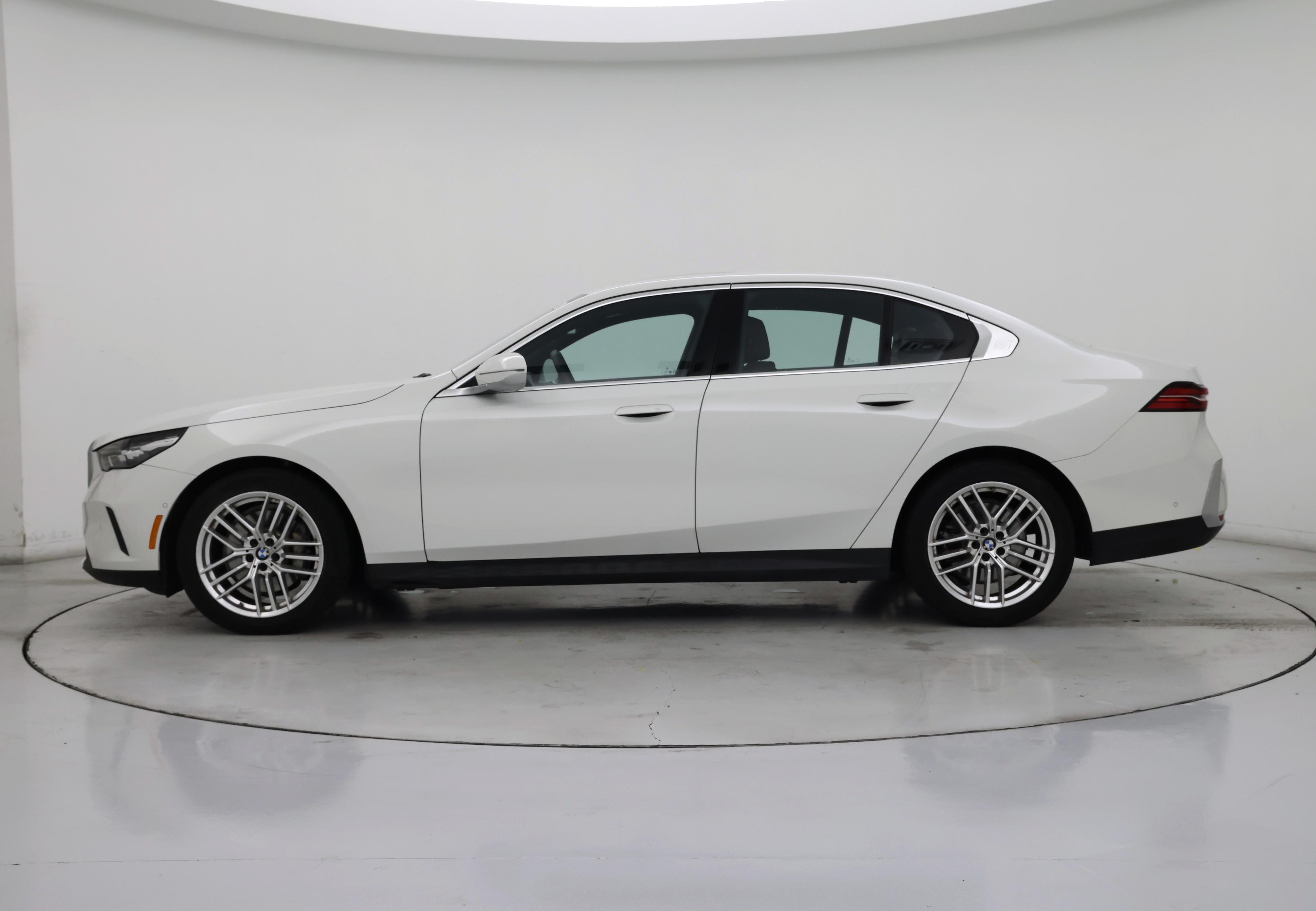 Thumbnail: 2024 BMW 5 Series - 3