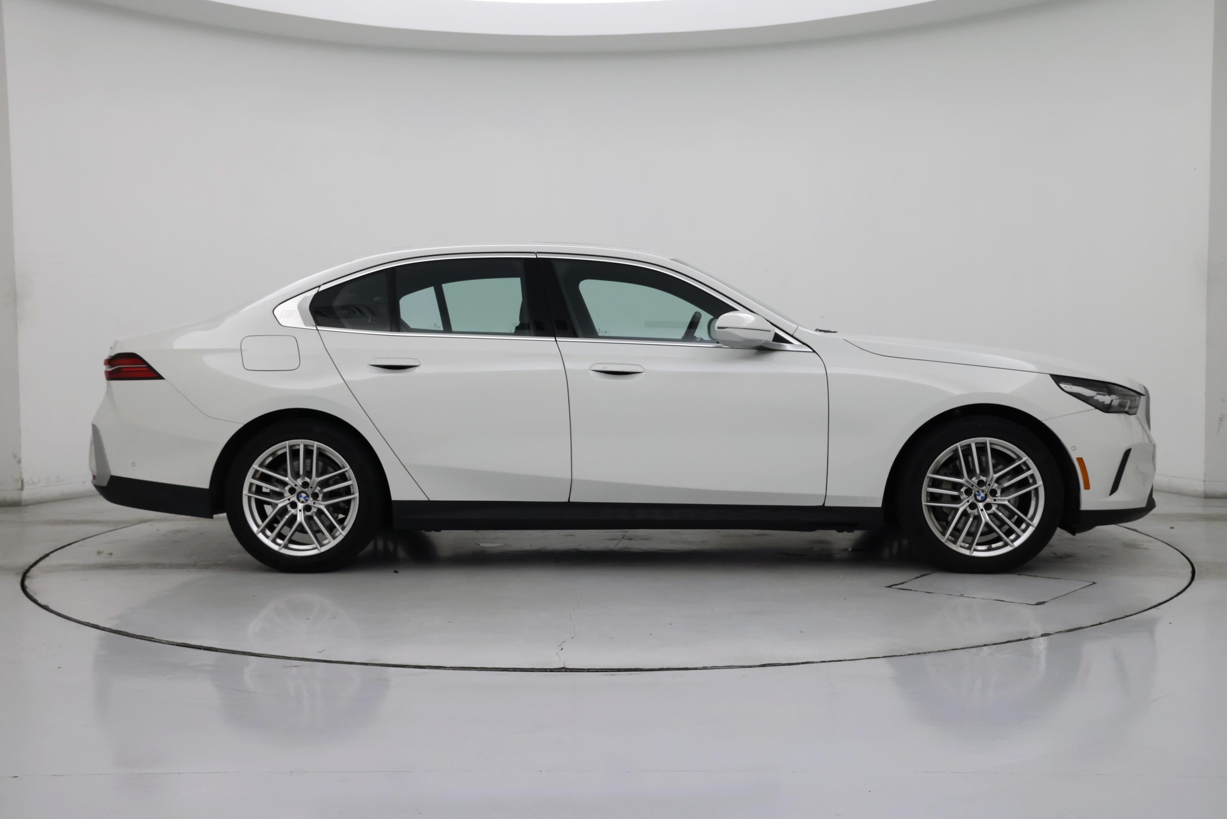 Thumbnail: 2024 BMW 5 Series - 7