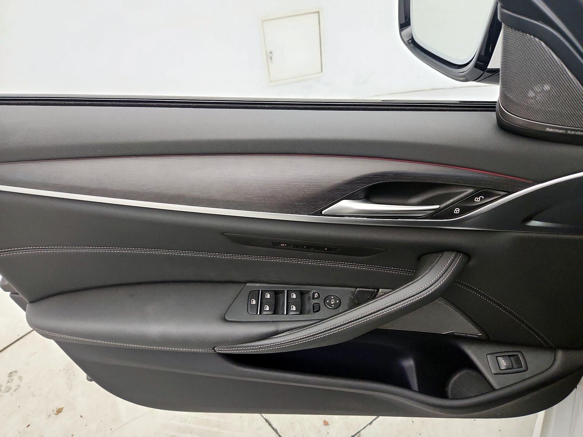 Thumbnail: 2023 BMW 5 Series - 12