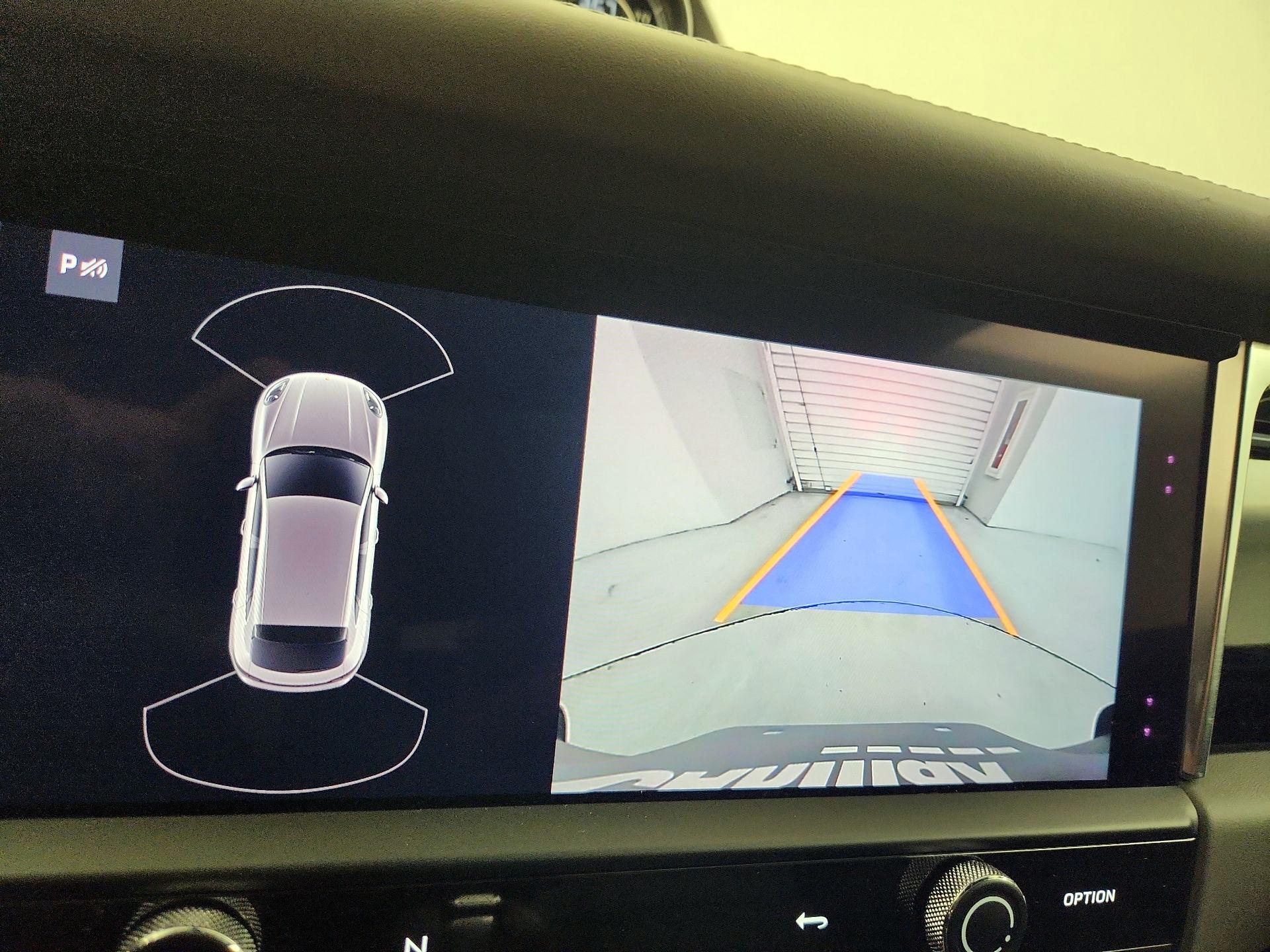 Thumbnail: 2023 Porsche Macan - 15