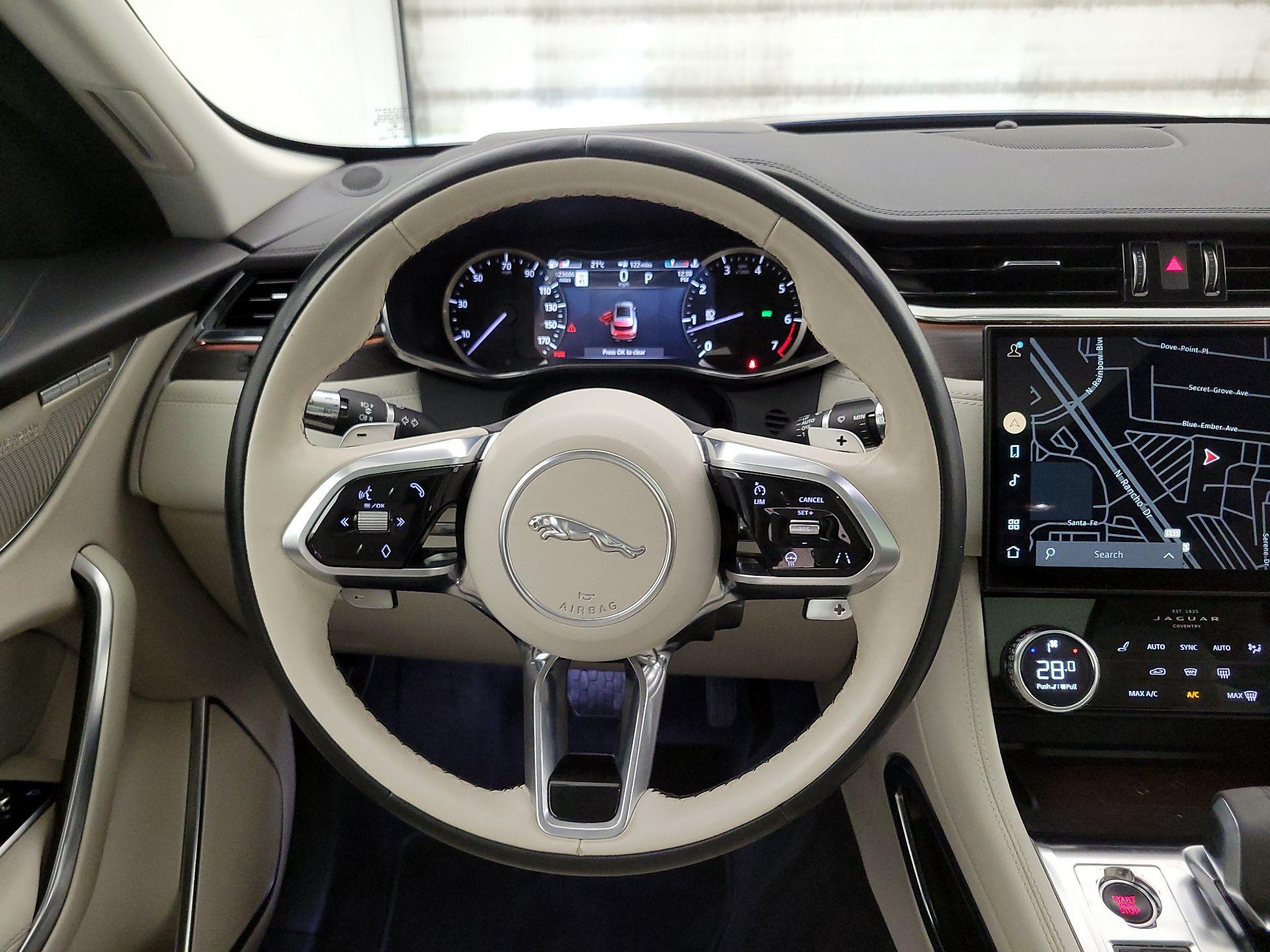 Thumbnail: 2022 Jaguar F-Pace - 10