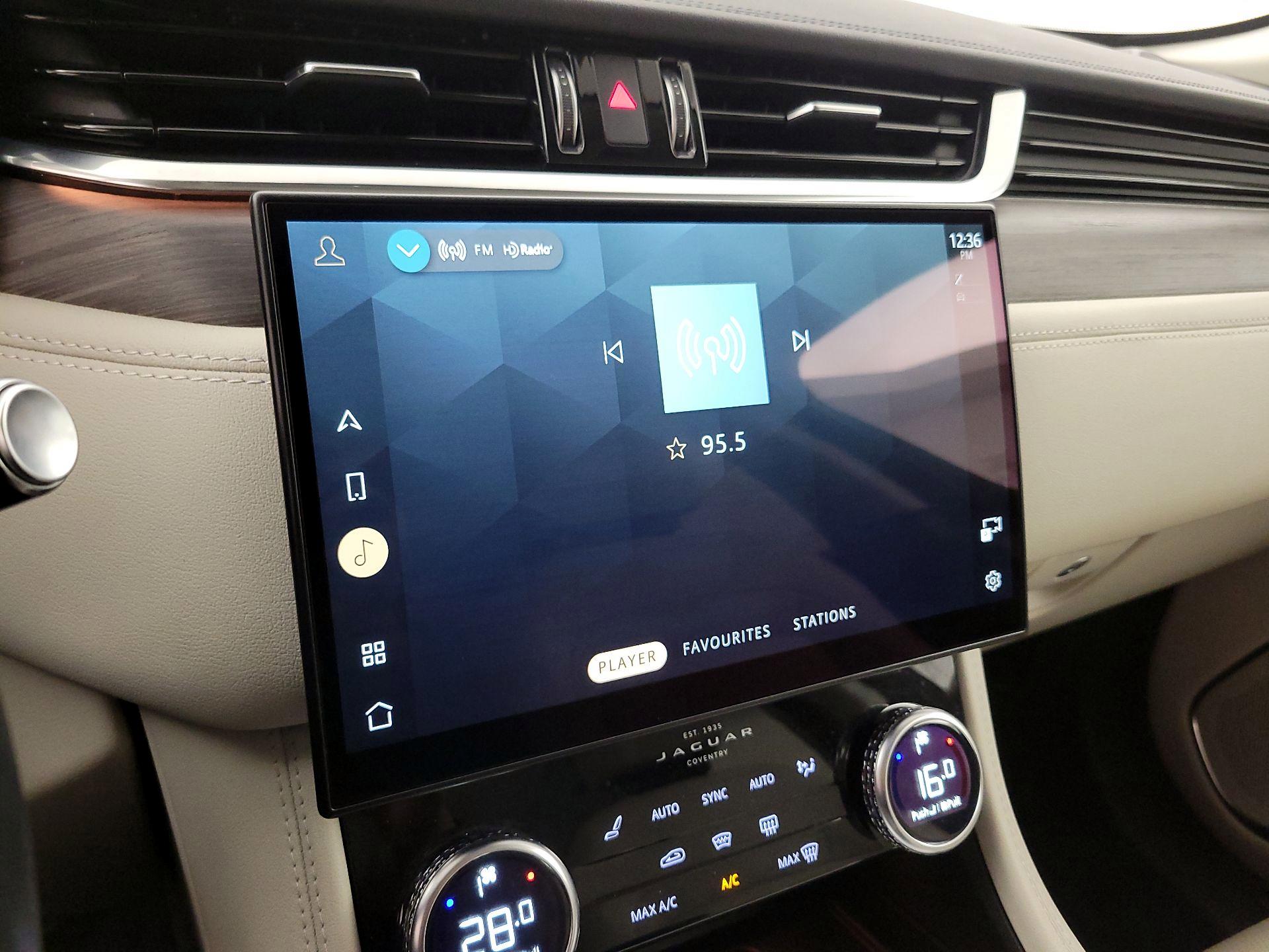 Thumbnail: 2022 Jaguar F-Pace - 16