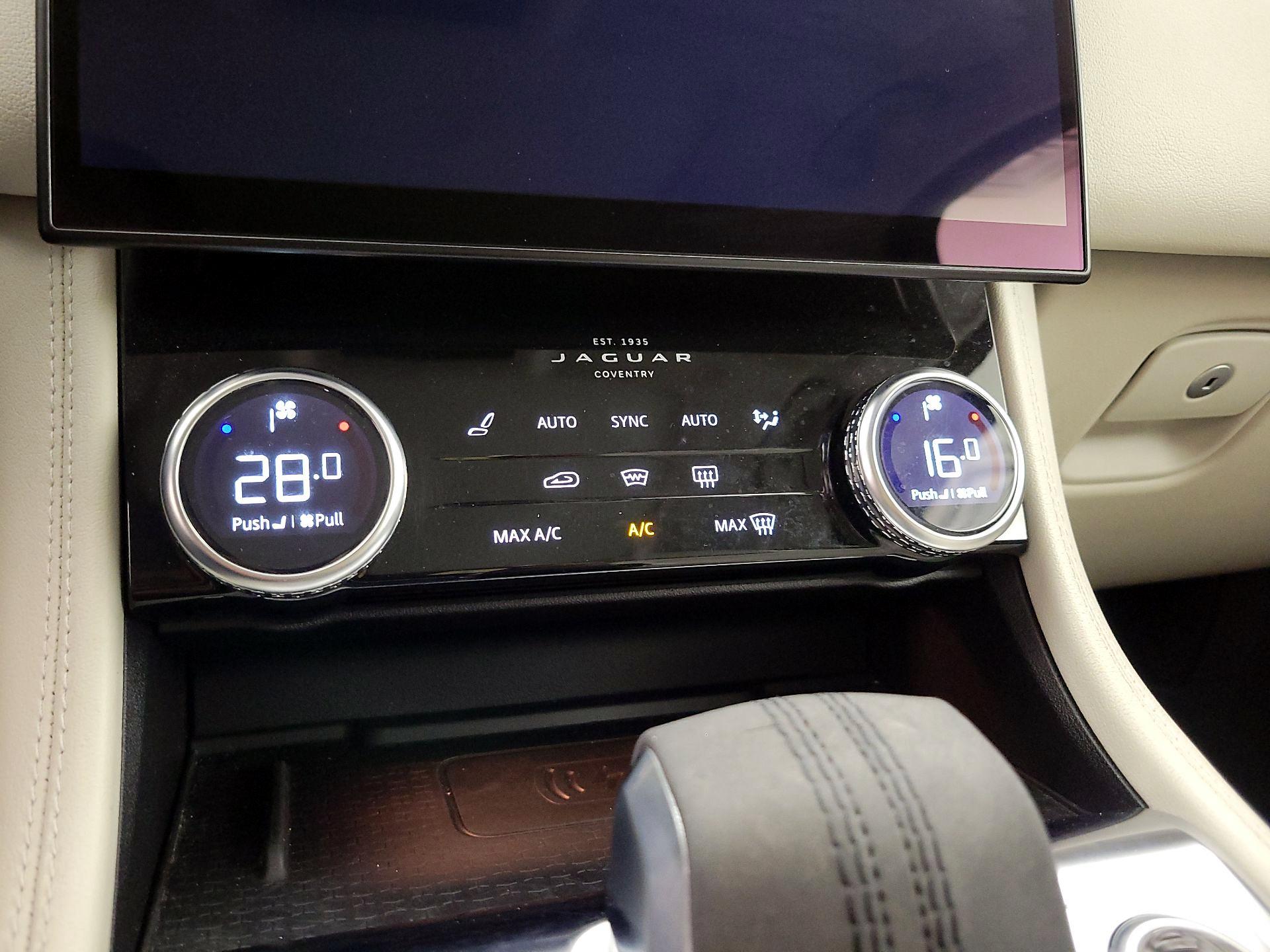 Thumbnail: 2022 Jaguar F-Pace - 17