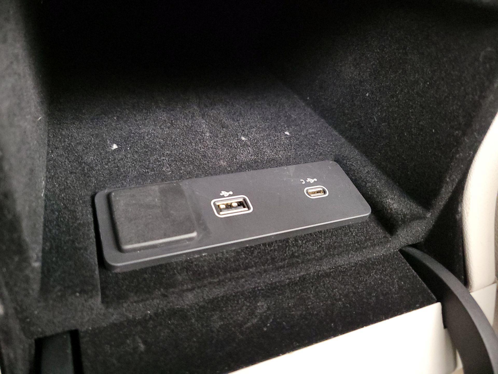 Thumbnail: 2022 Jaguar F-Pace - 19