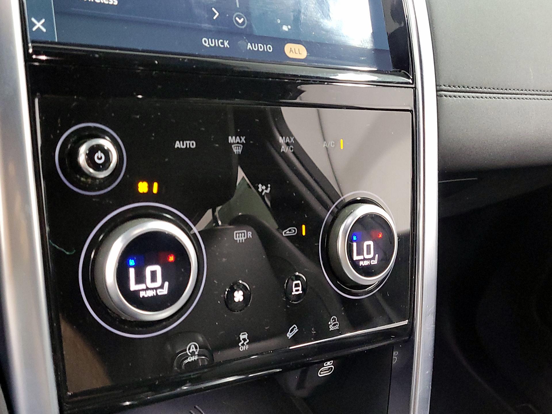 Thumbnail: 2022 Land Rover Discovery Sport - 13