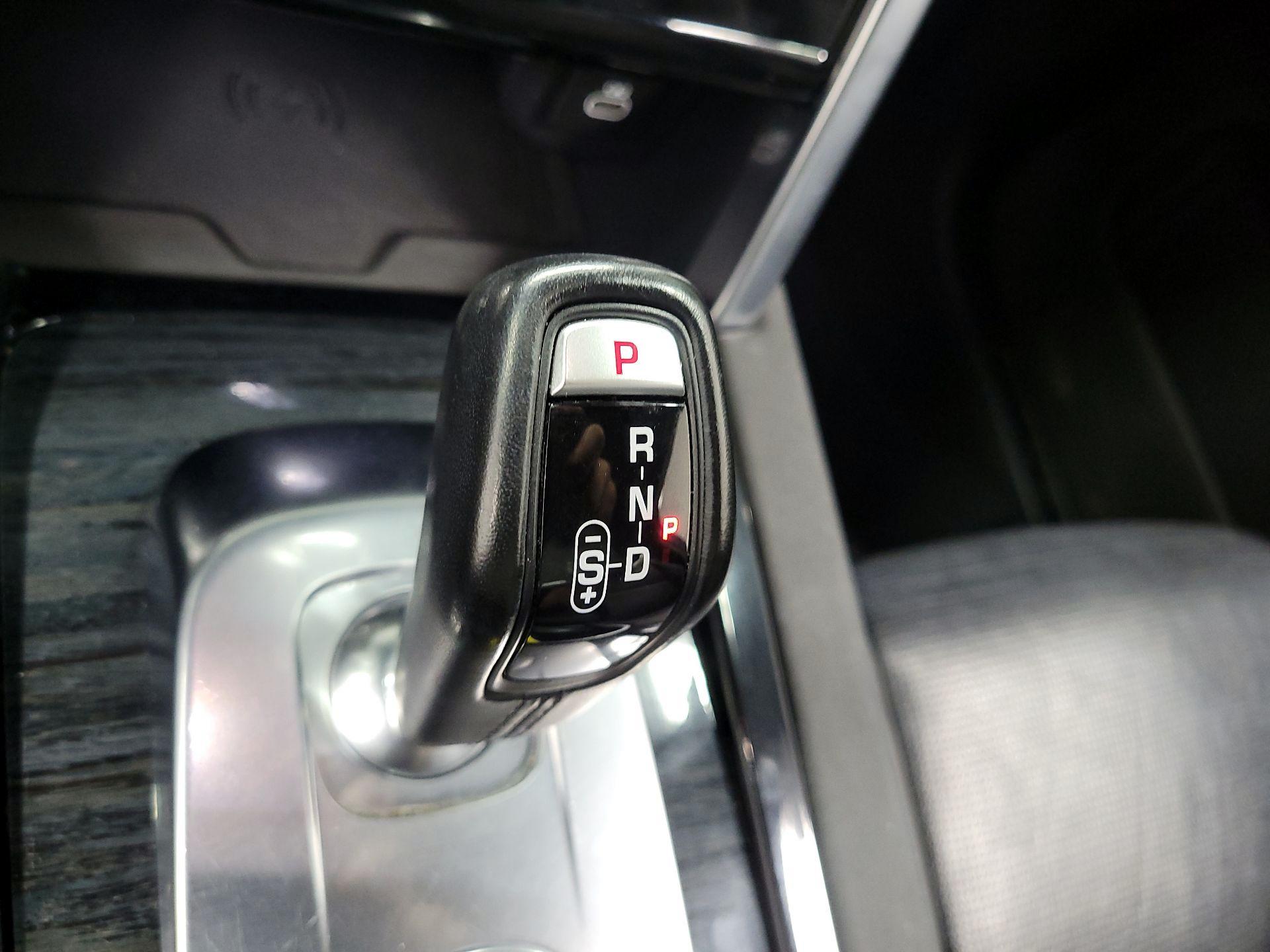 Thumbnail: 2022 Land Rover Discovery Sport - 14